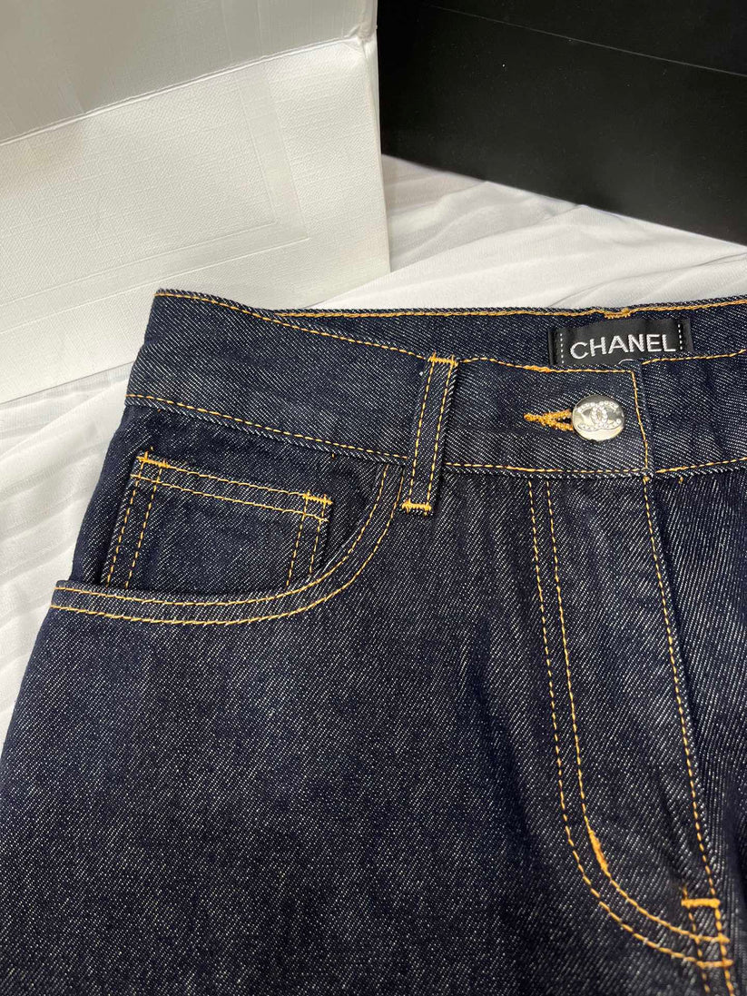 Signature Pocket Stitch Straight Jeans