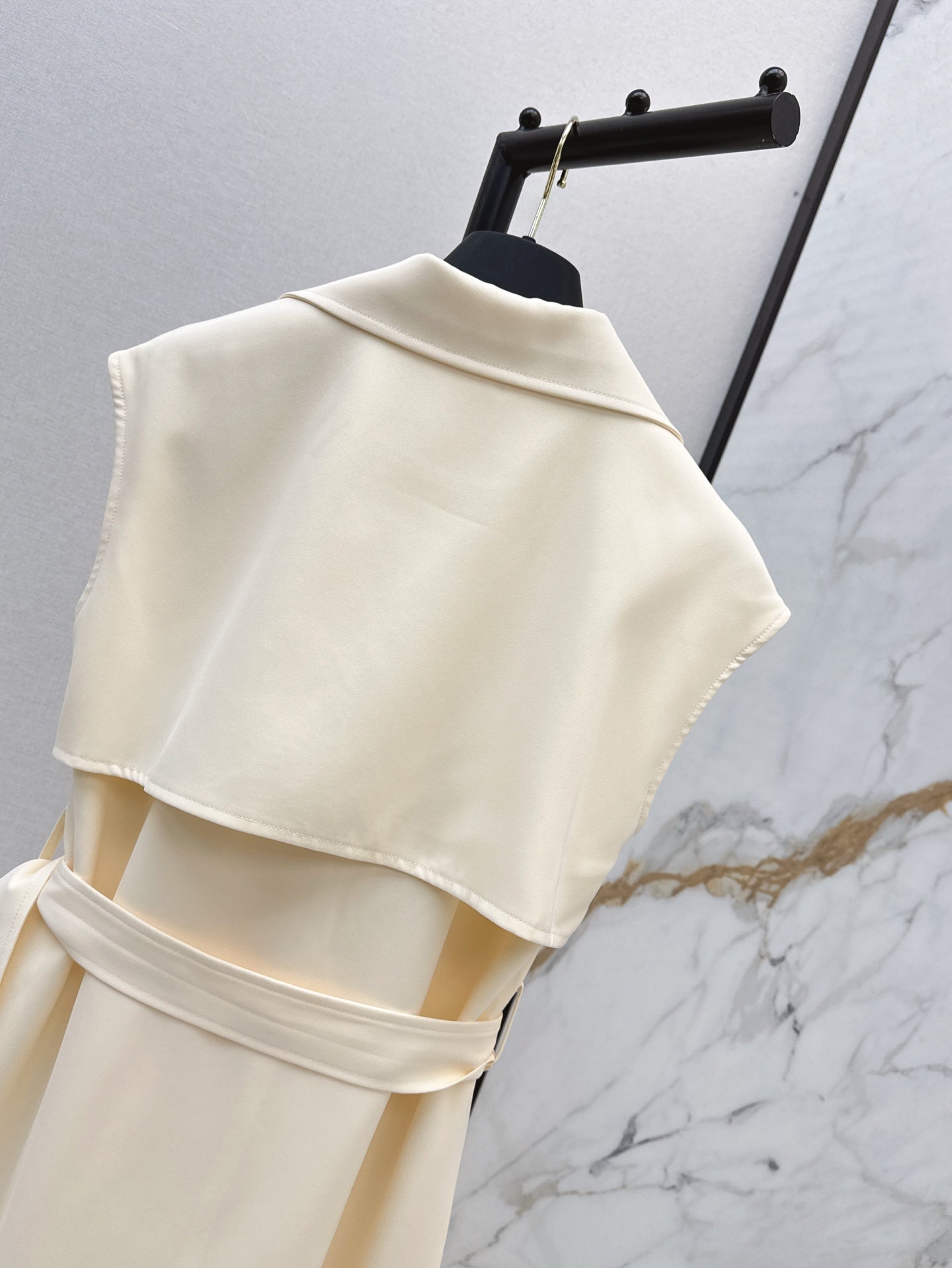 25ss sleeveless coat