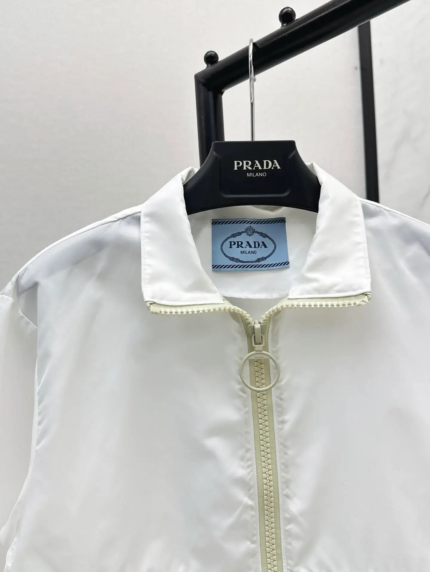 Minimalist Nylon Zippered Sun Protection Jacket