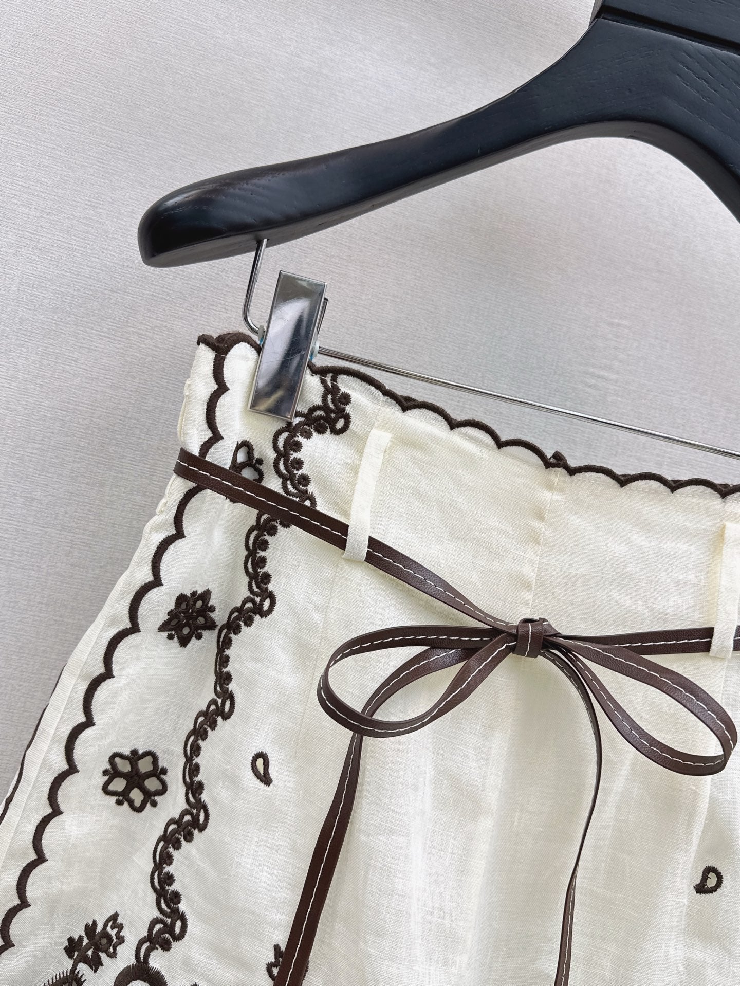 25ss linen embroidered short