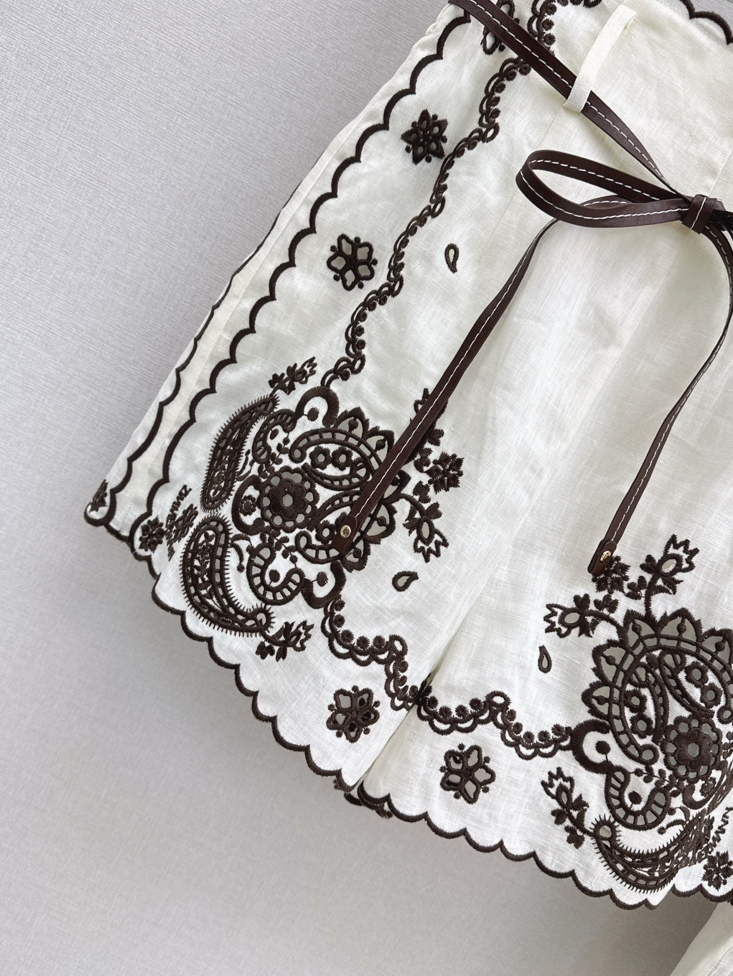 25ss linen embroidered short