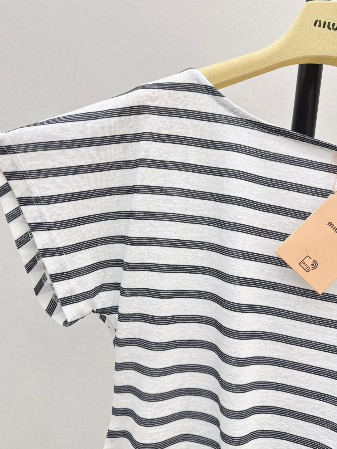 25ss off-shoulder t-shirt