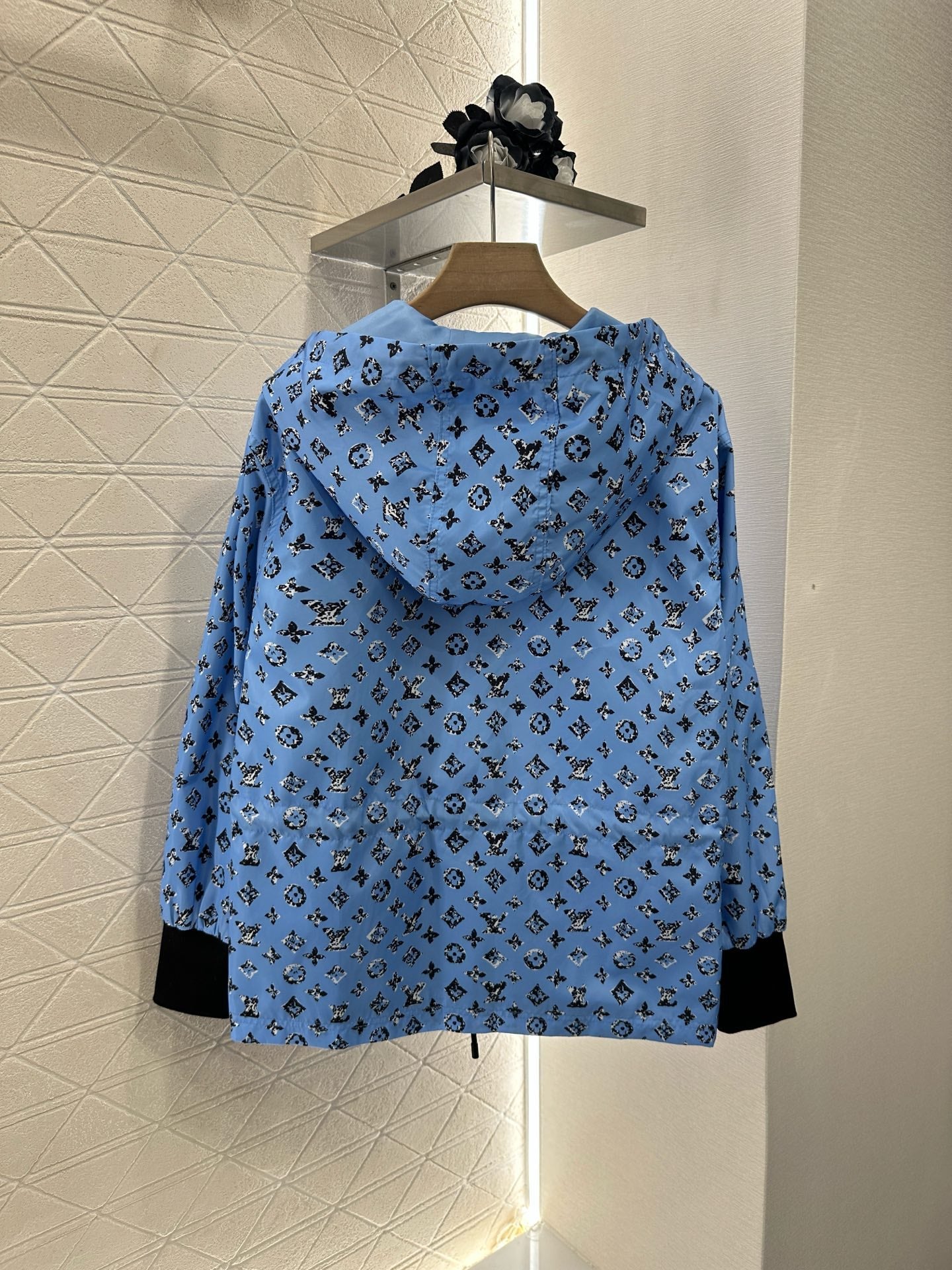 New Arrival Hooded Jacket and Shorts Set