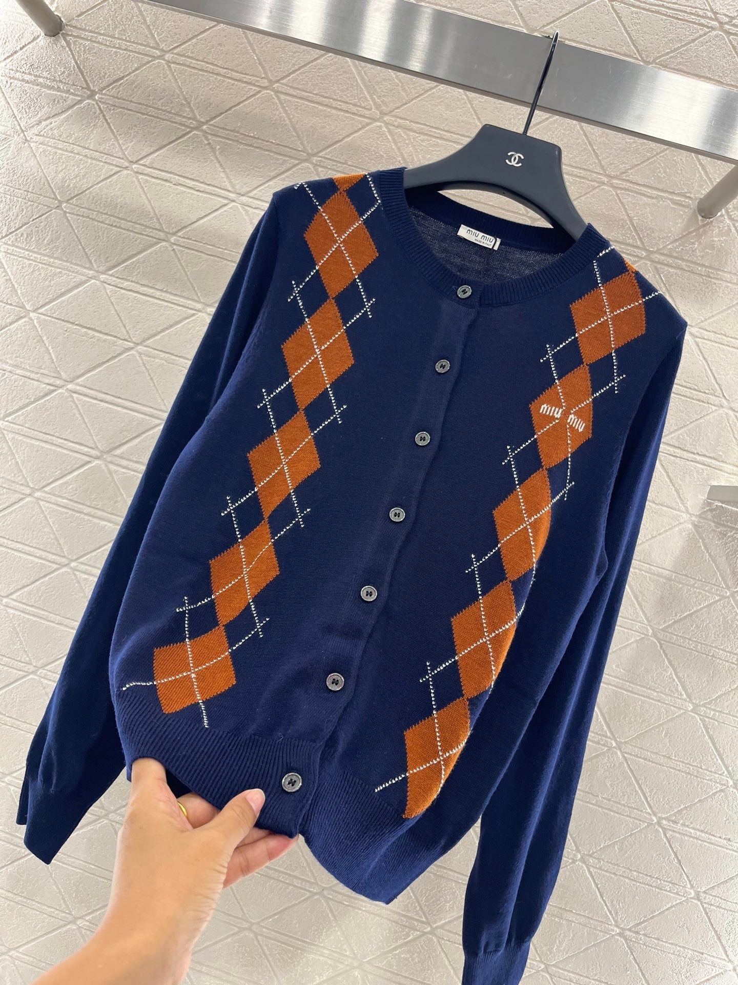 25 new product Diamond knitted cardigan