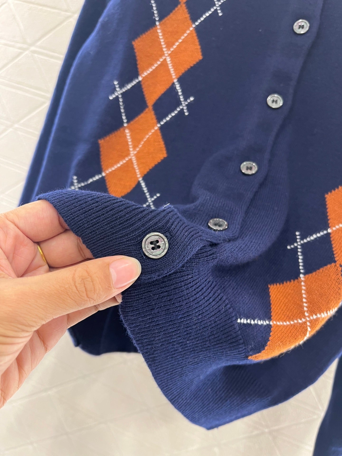 25 new product Diamond knitted cardigan