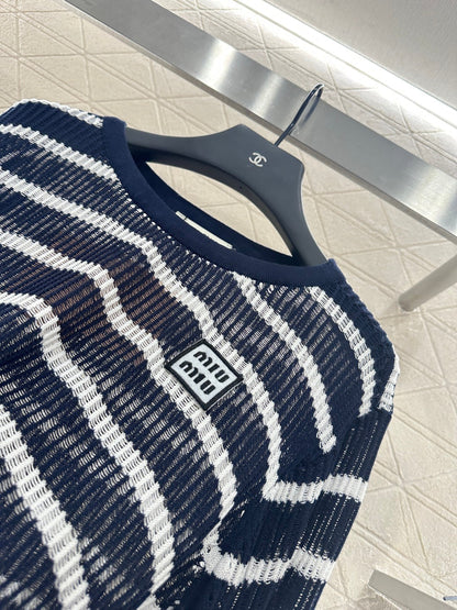 25 new product Knitted long-sleeved top