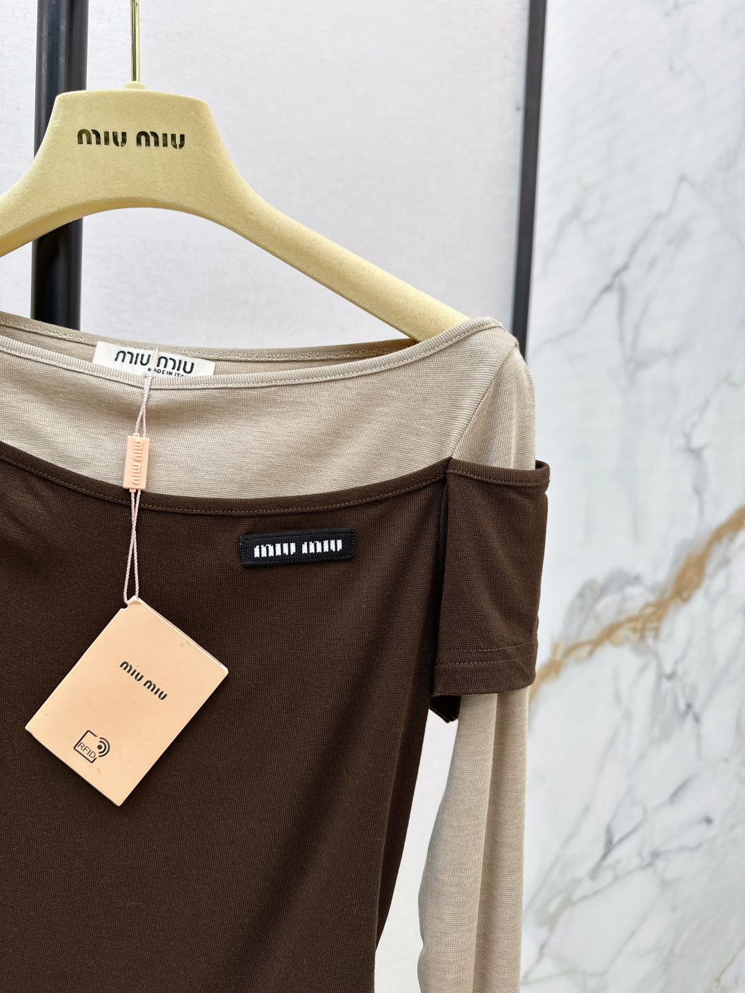 25fw off-shoulder shirt