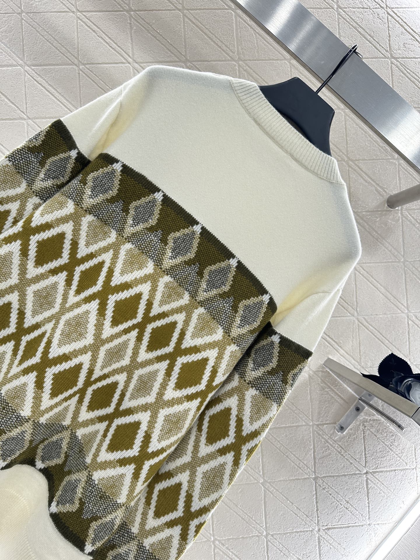 25 New Arrivals Knitted Sweaters