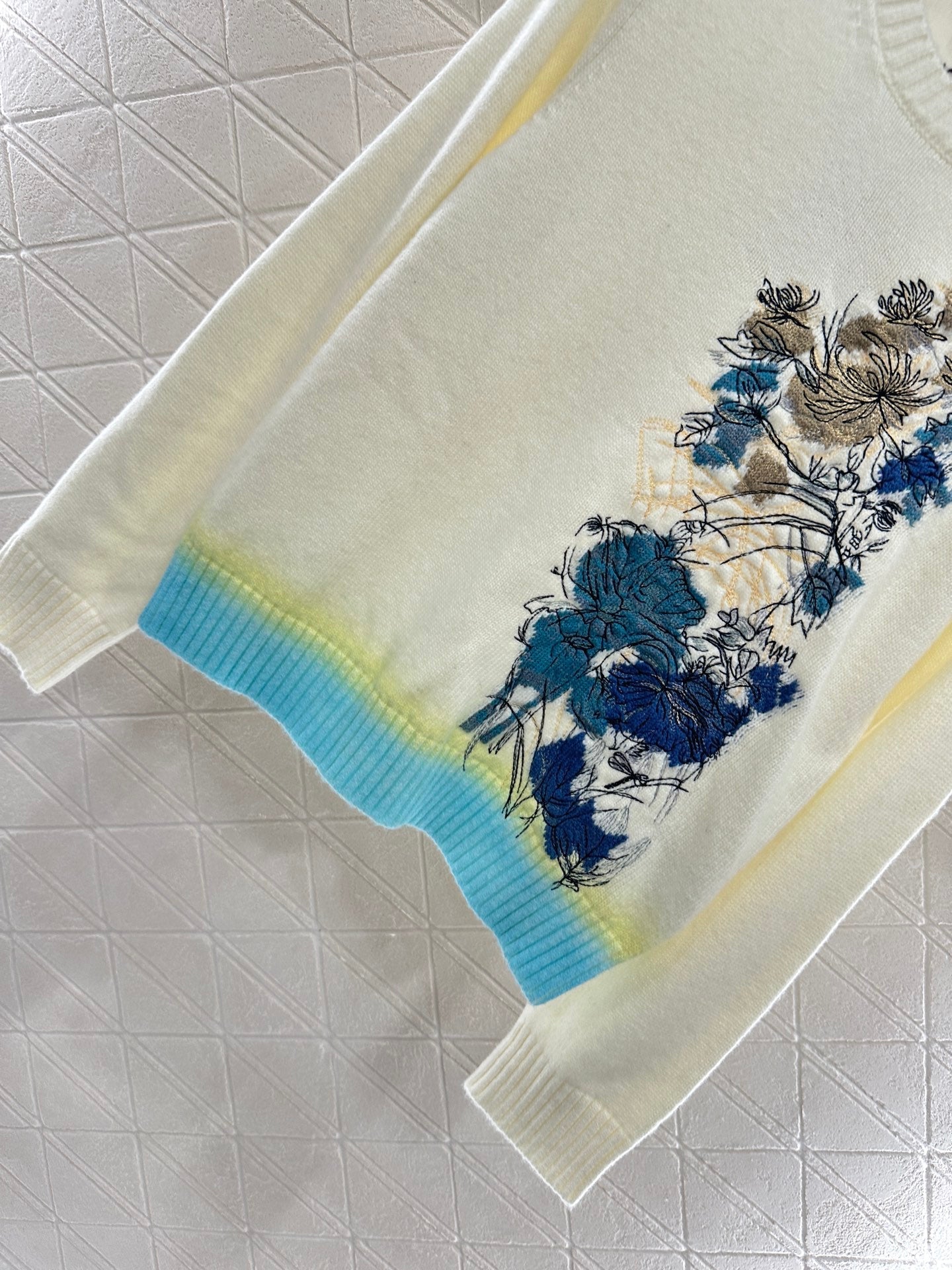 25 New Arrival Embroidered Sweater