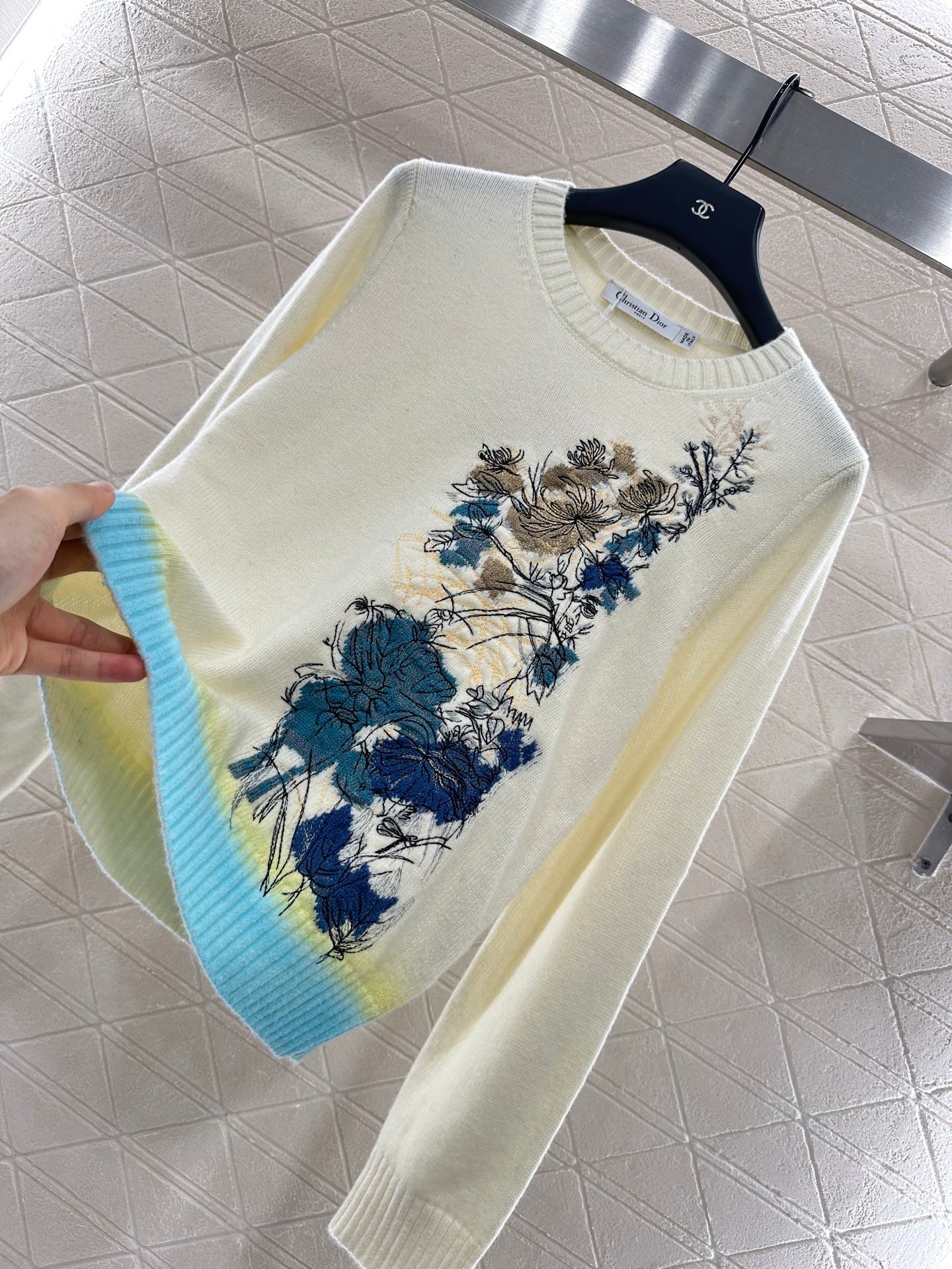25 New Arrival Embroidered Sweater