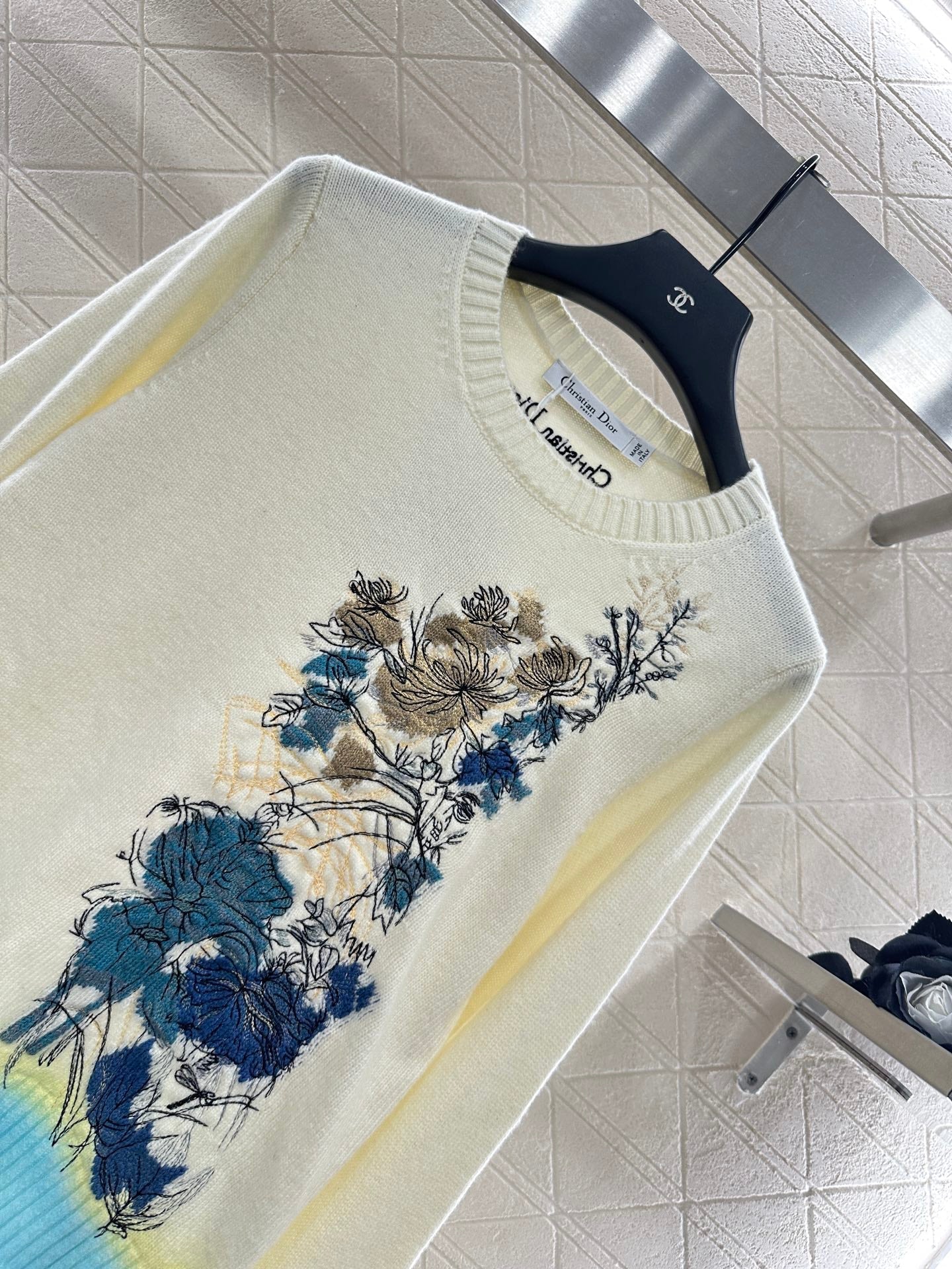 25 New Arrival Embroidered Sweater