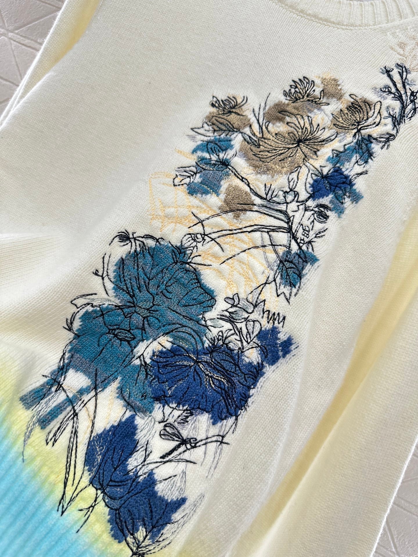 25 New Arrival Embroidered Sweater