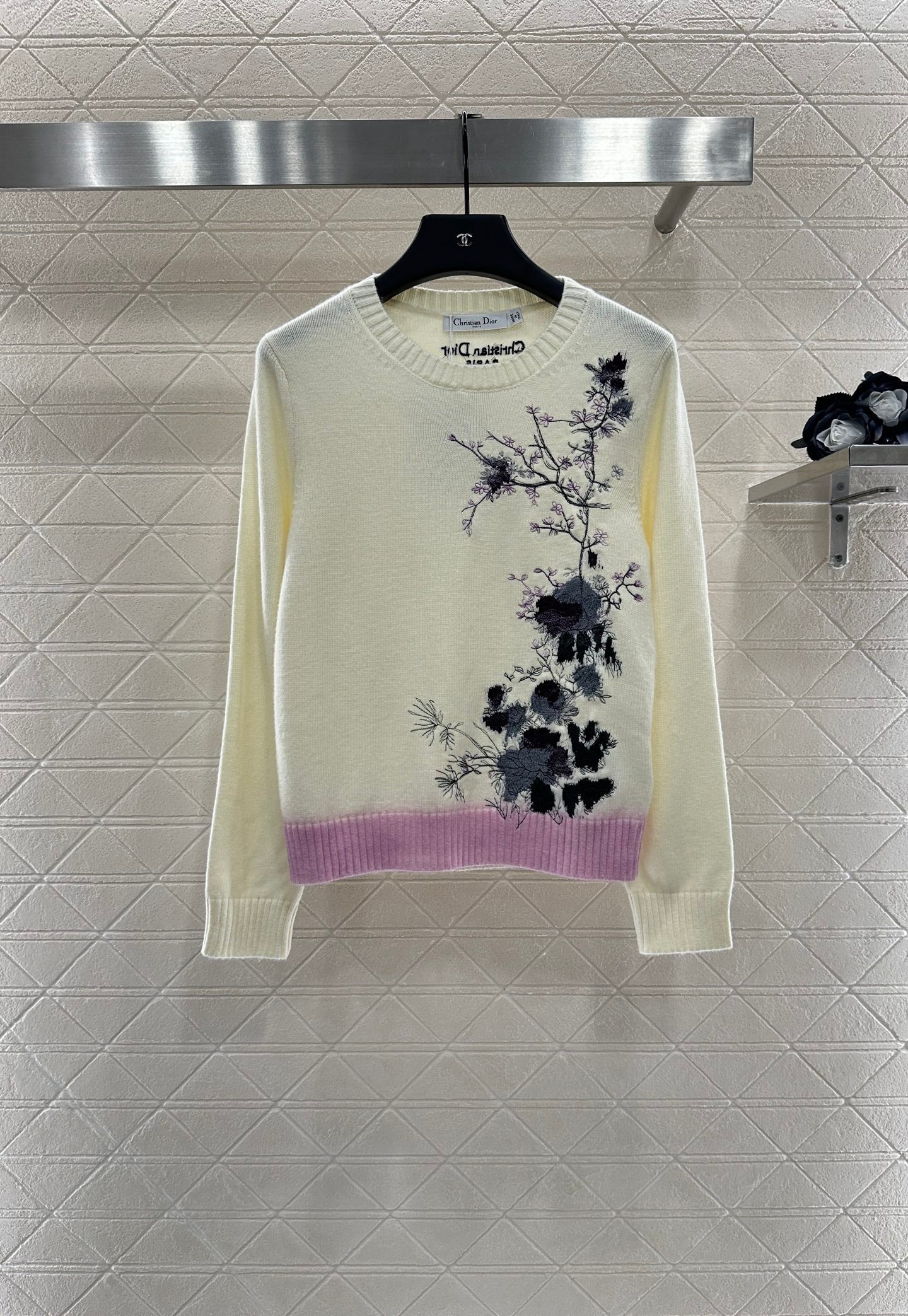 25 New Arrival Embroidered Sweater
