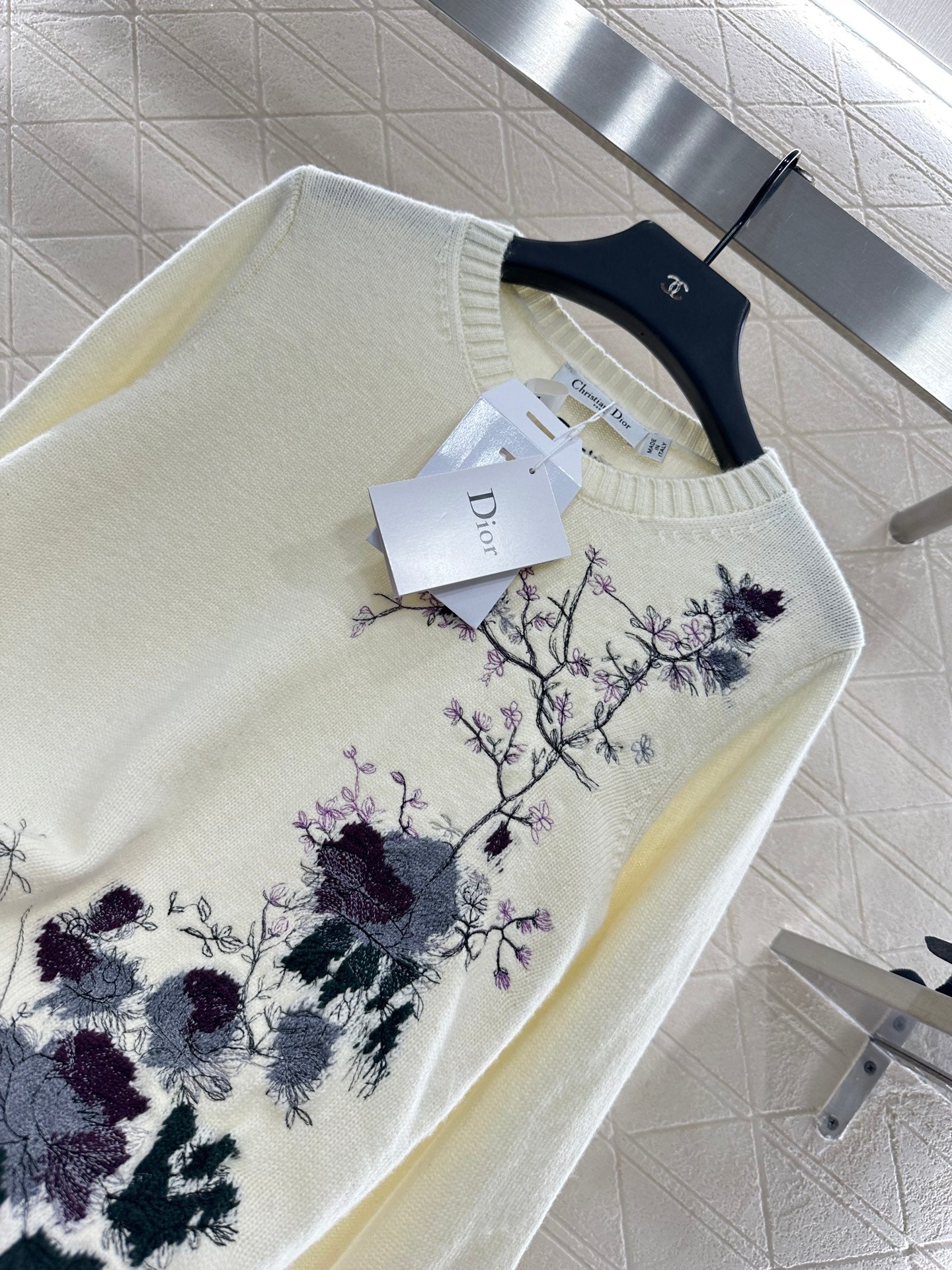 25 New Arrival Embroidered Sweater
