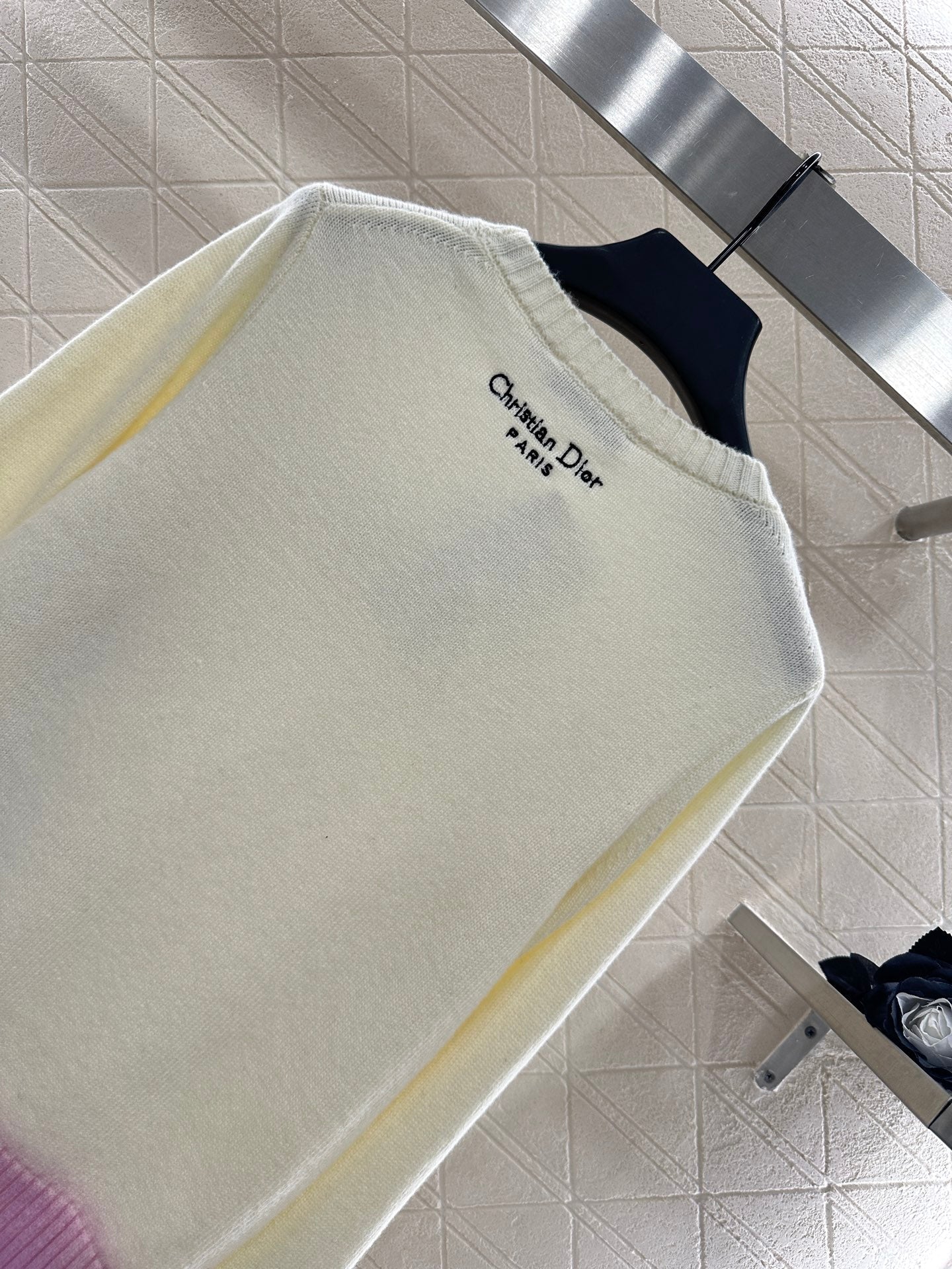 25 New Arrival Embroidered Sweater