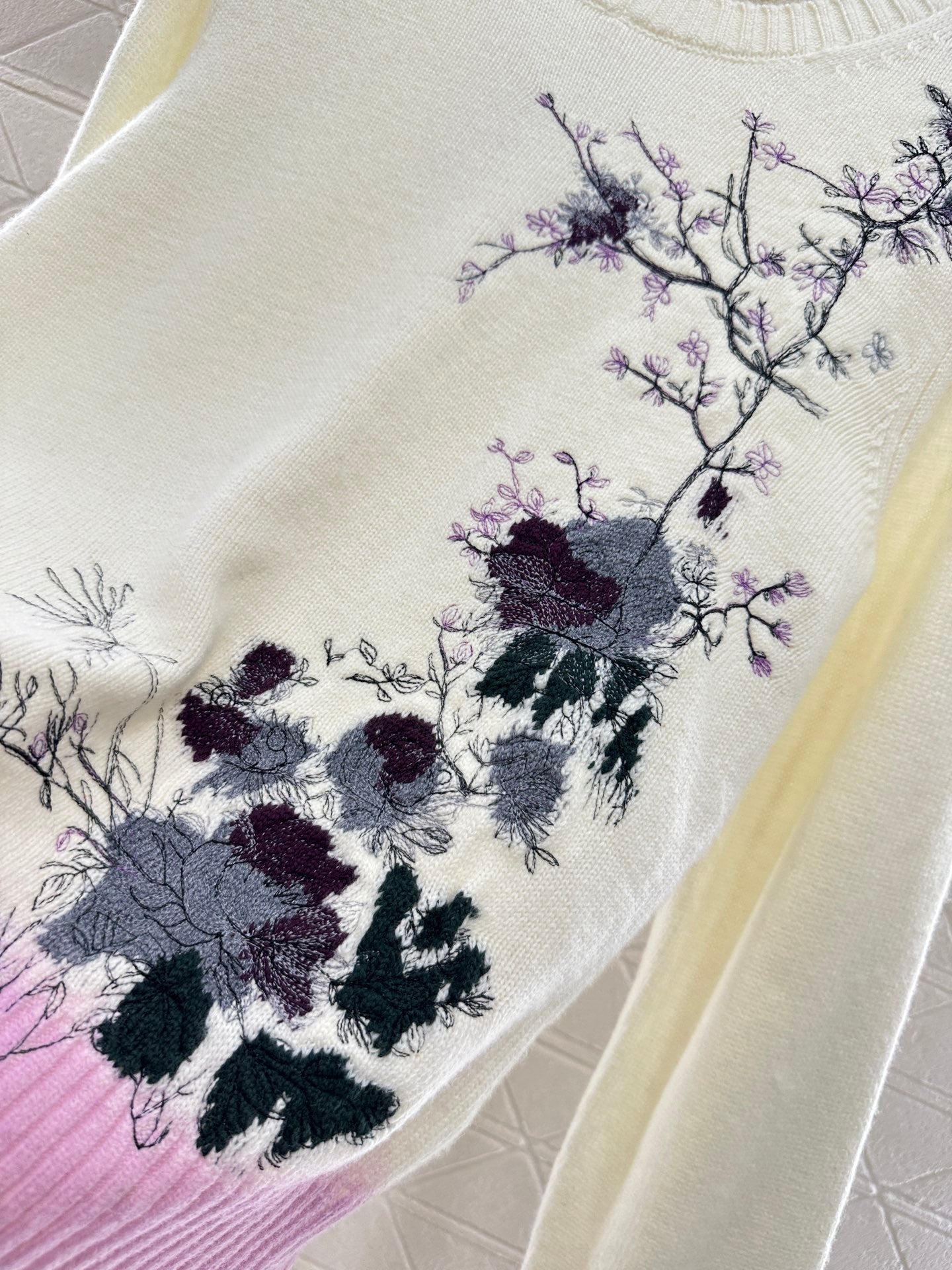 25 New Arrival Embroidered Sweater