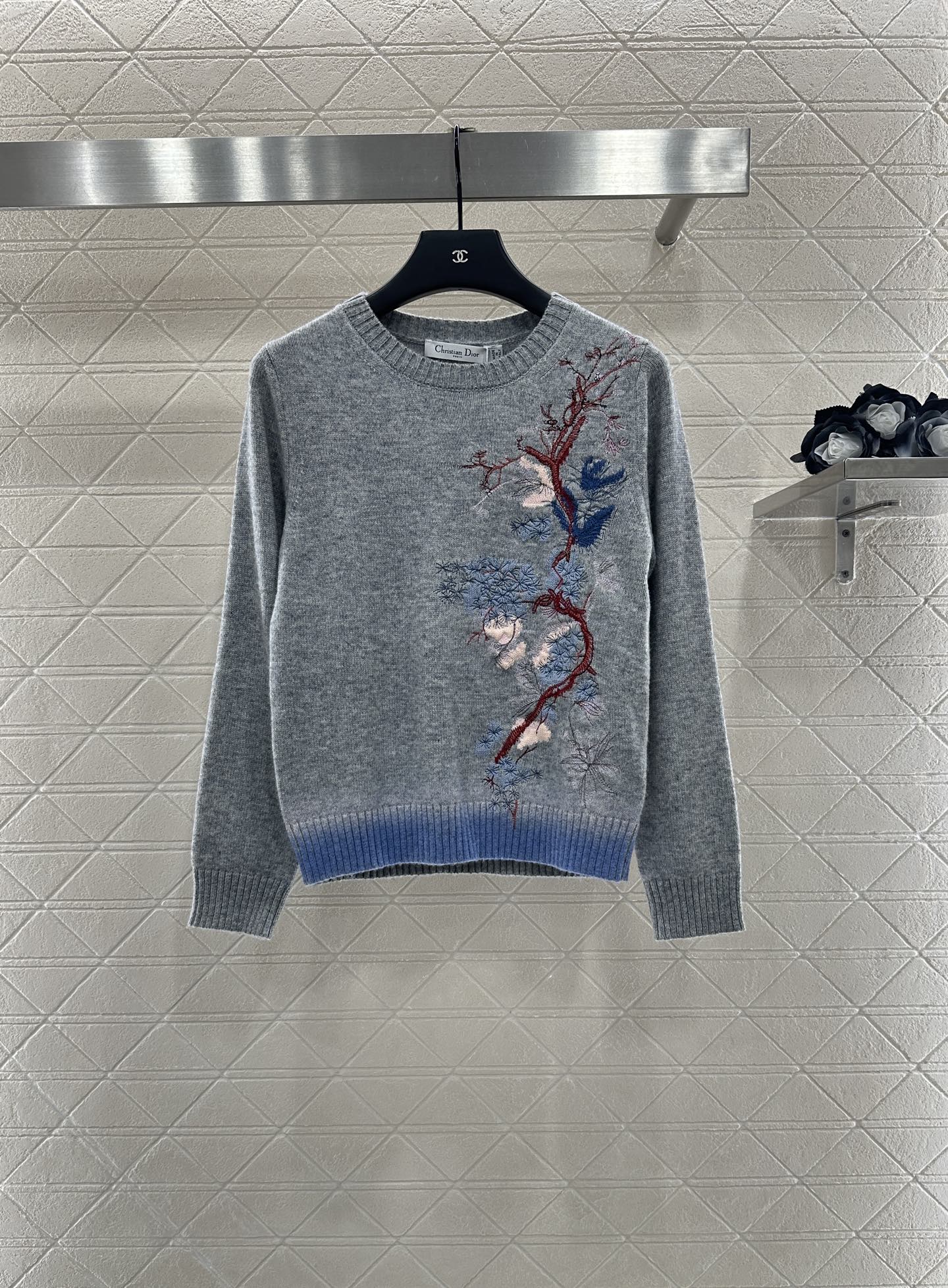 25 New Arrival Embroidered Sweater