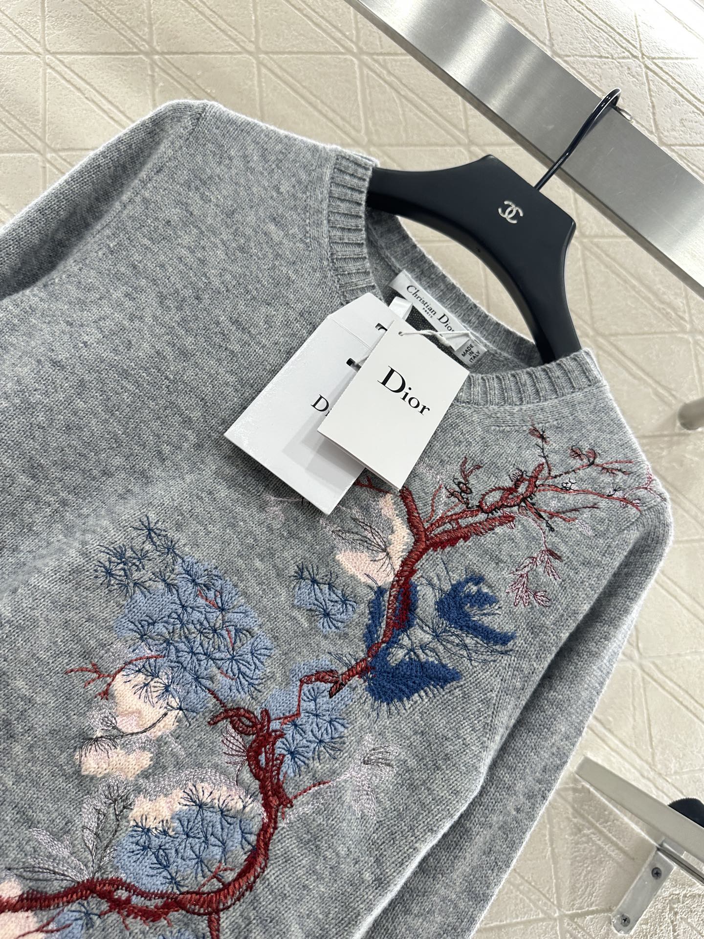 25 New Arrival Embroidered Sweater