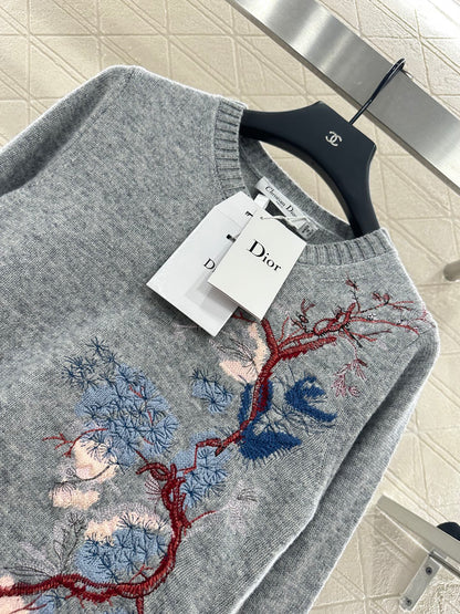 25 New Arrival Embroidered Sweater