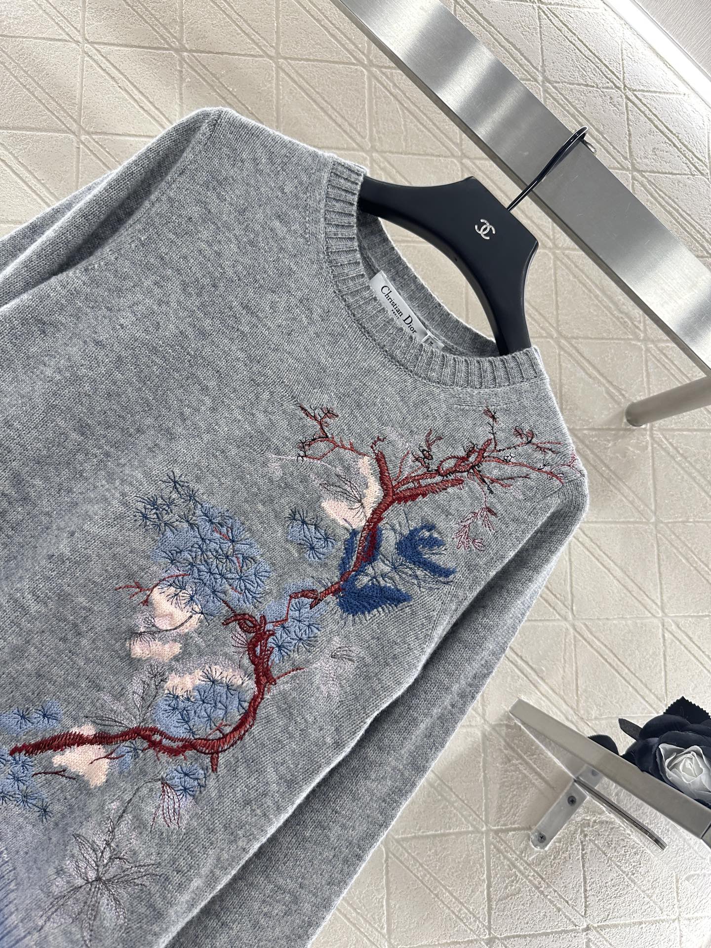 25 New Arrival Embroidered Sweater