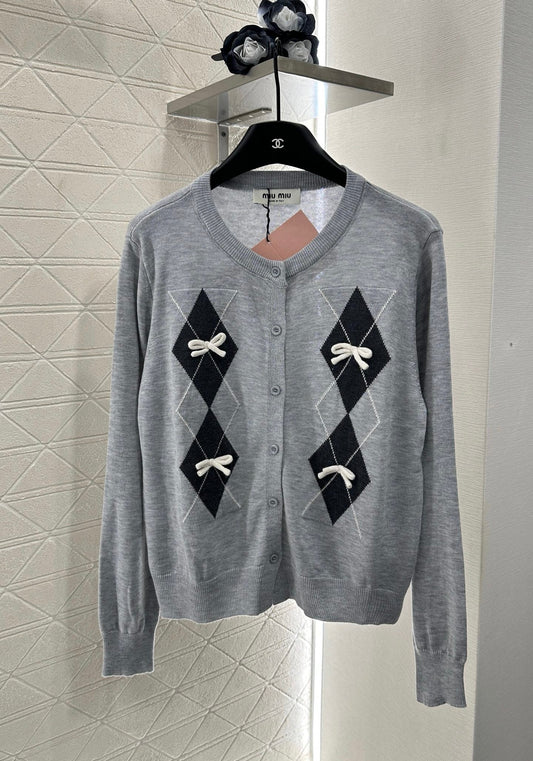 25 New Arrivals Knitted Cardigan