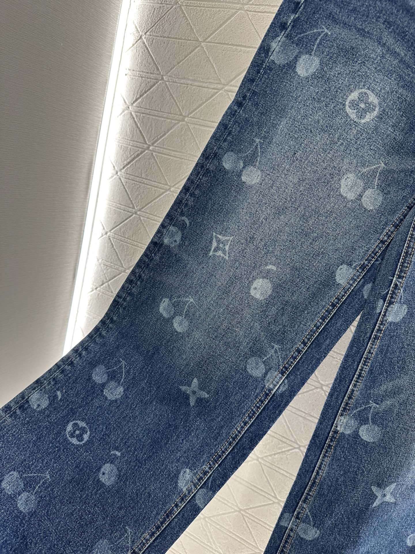 25fw Straight-leg cherry laser denim trousers