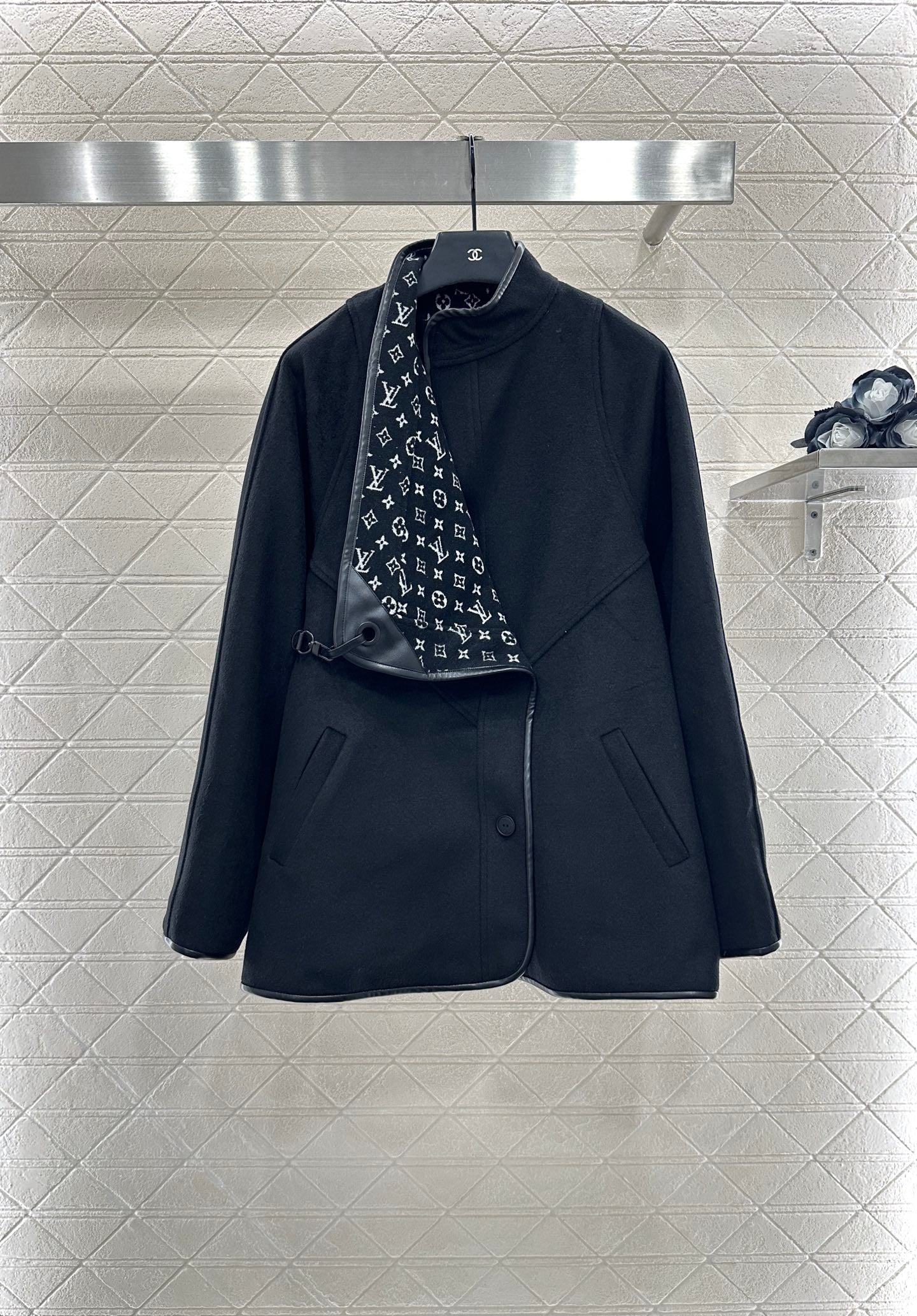 25fw Lined with printed shawl coat and skirt set