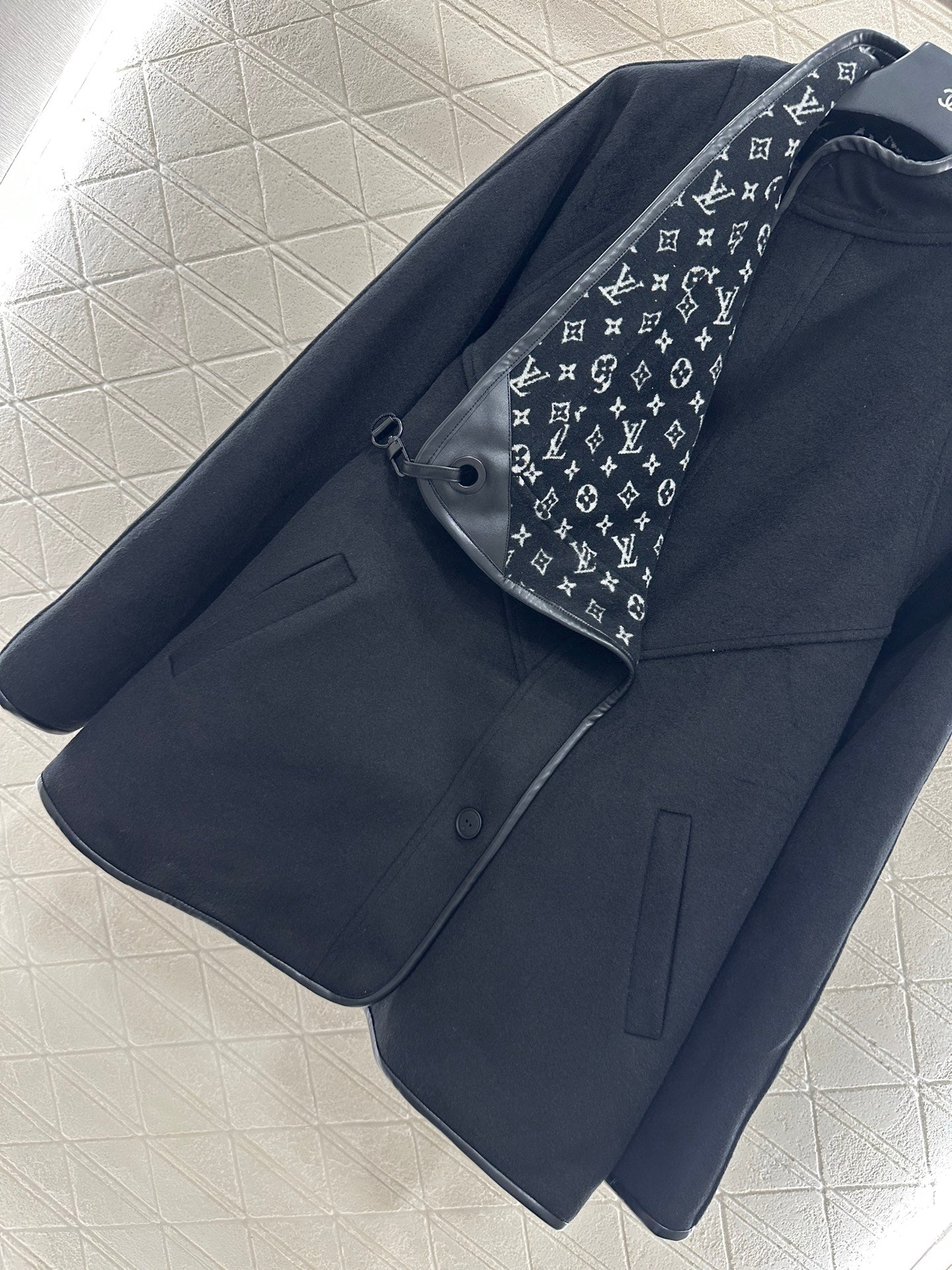 25fw Lined with printed shawl coat and skirt set