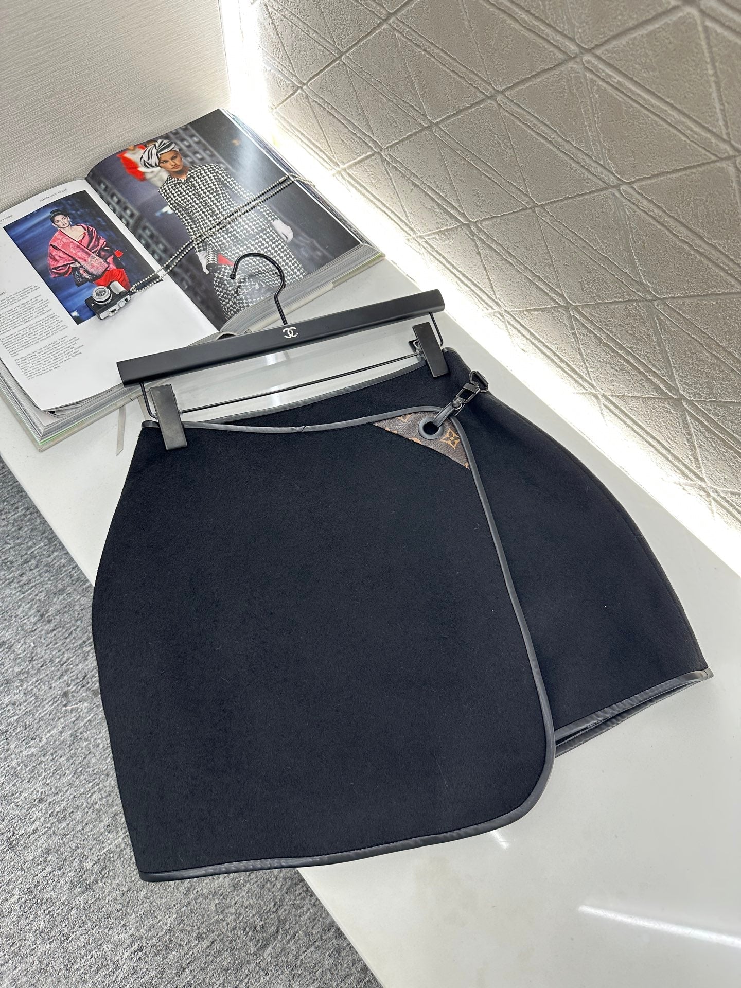 25fw Lined with printed shawl coat and skirt set