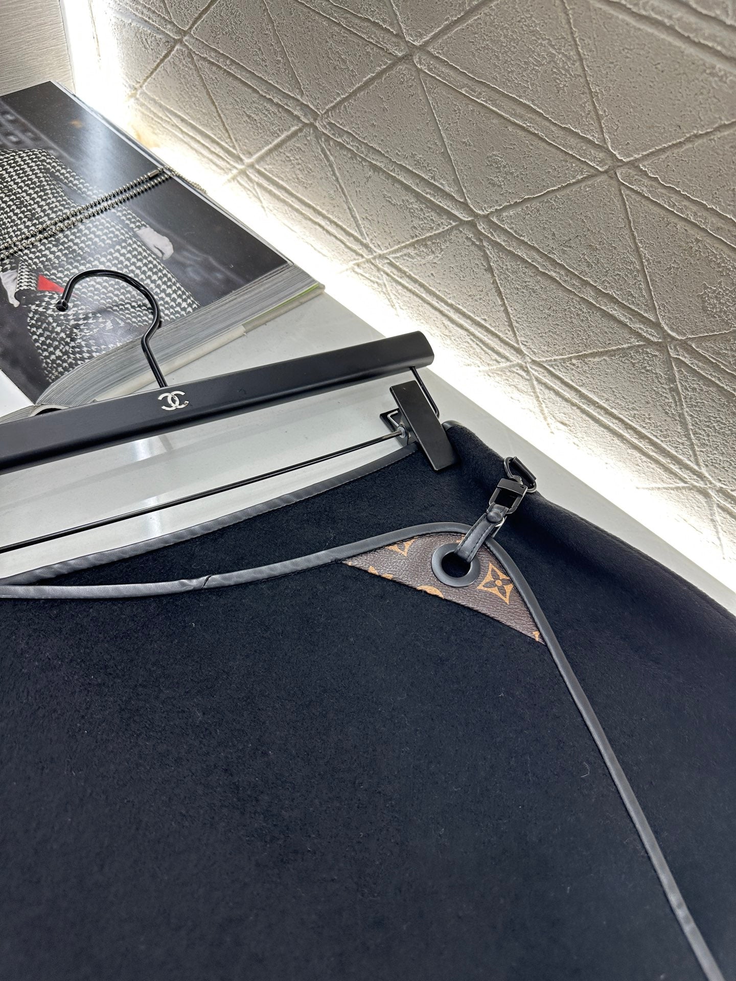 25fw Lined with printed shawl coat and skirt set