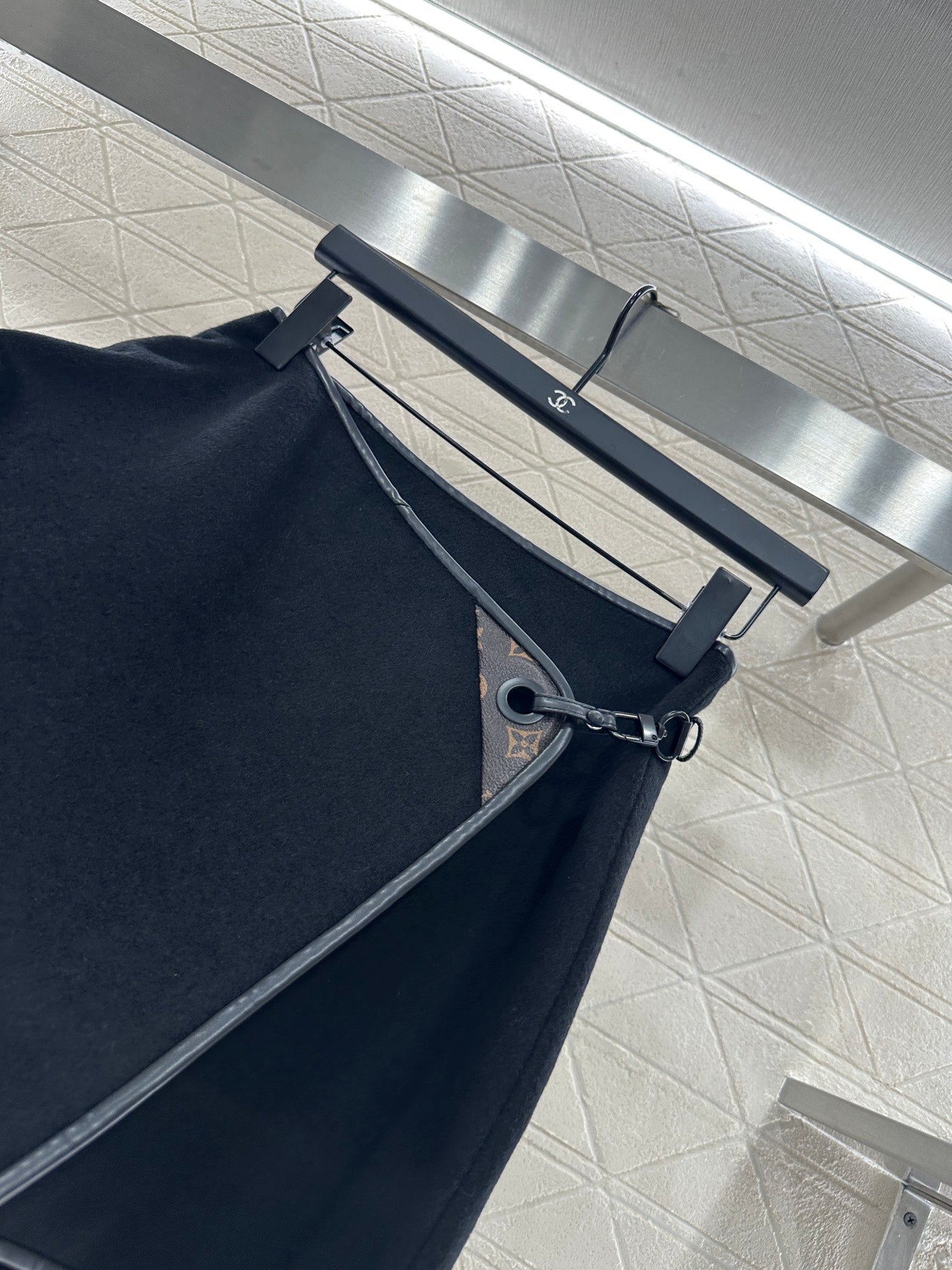 25fw Lined with printed shawl coat and skirt set