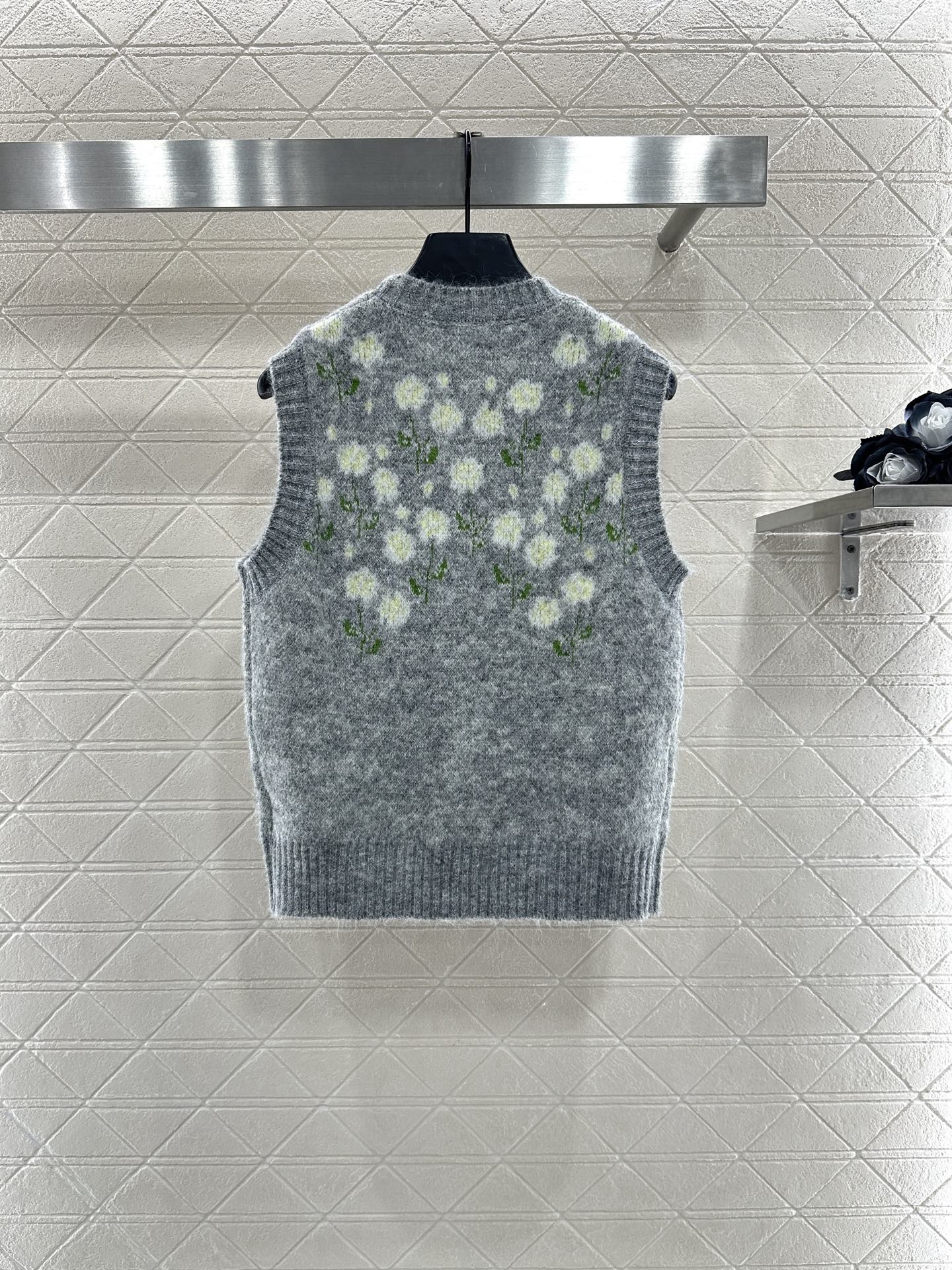 25fw 3D Crochet Knitted Vest