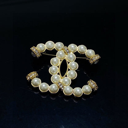 25fw Pearl logo brooch