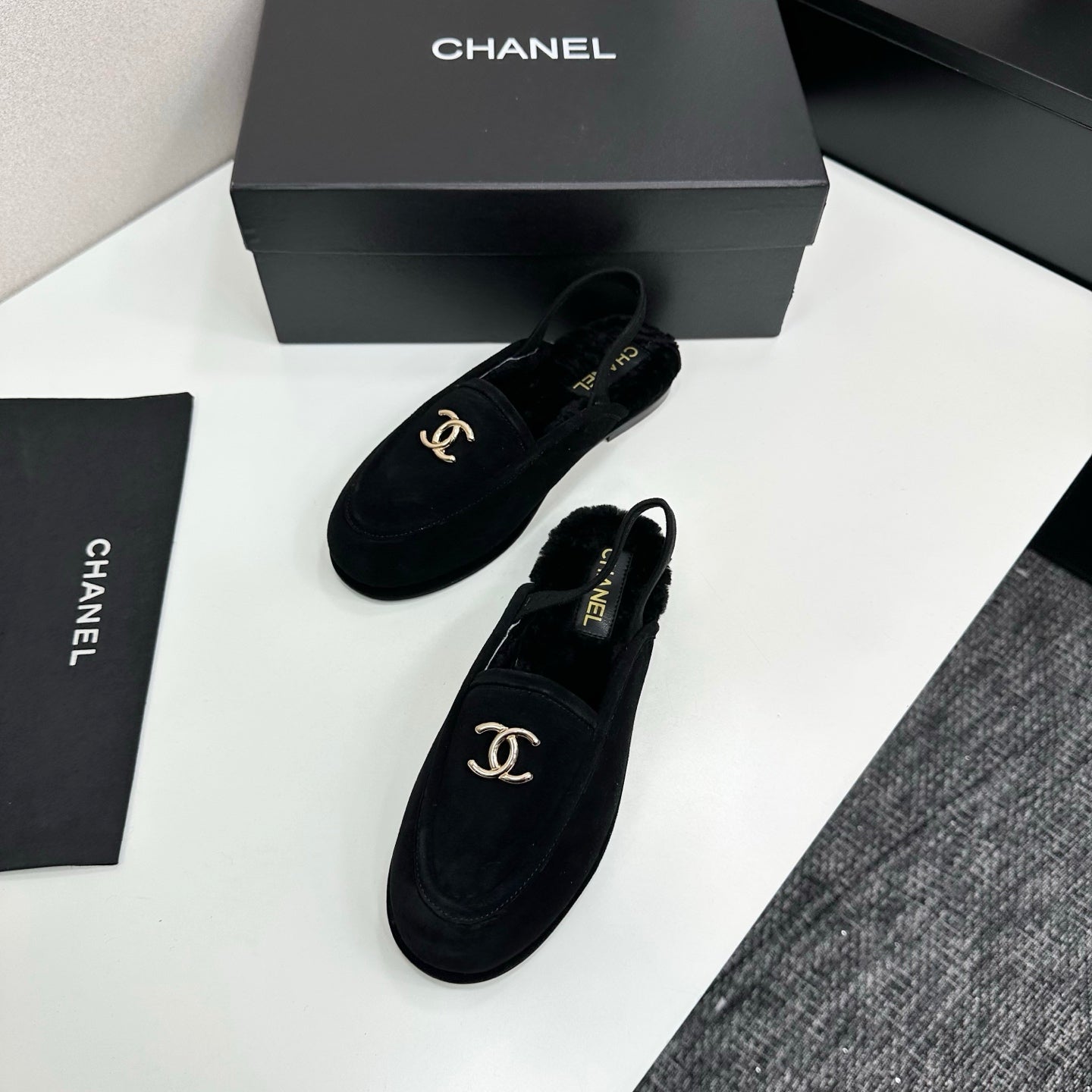 25 Casual suede slippers with fleece lining