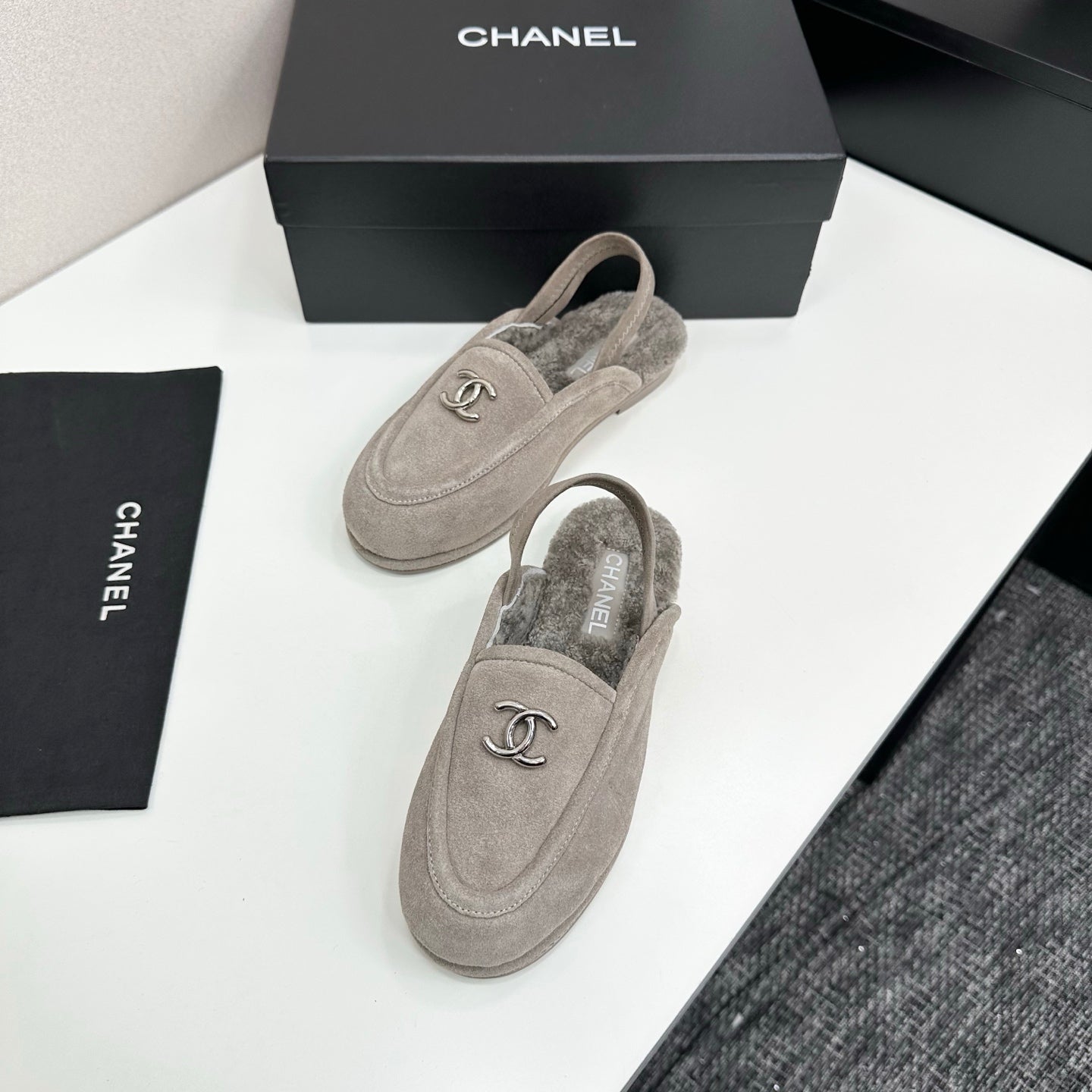 25 Casual suede slippers with fleece lining