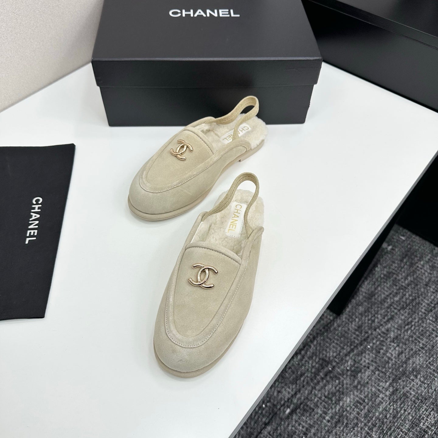 25 Casual suede slippers with fleece lining