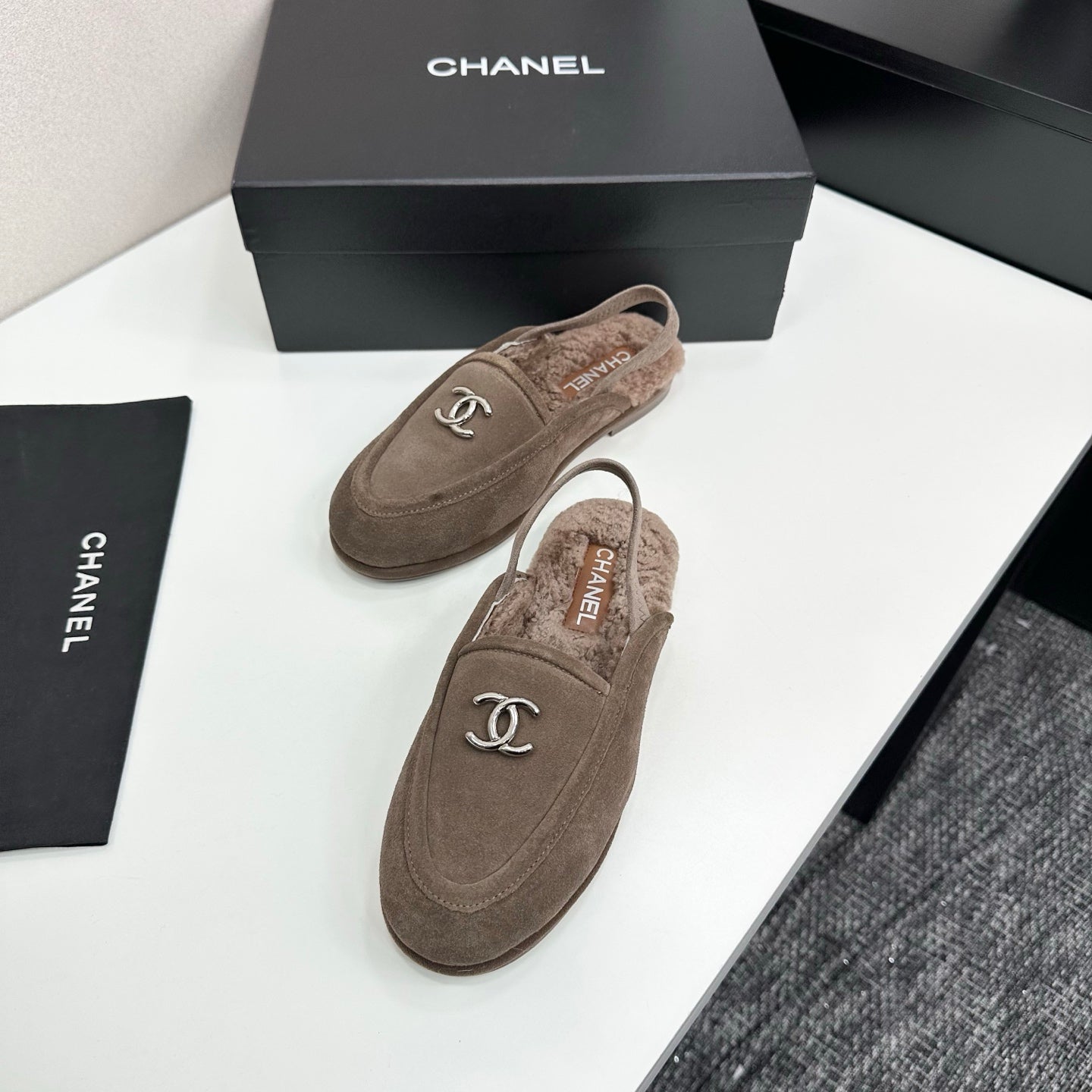 25 Casual suede slippers with fleece lining