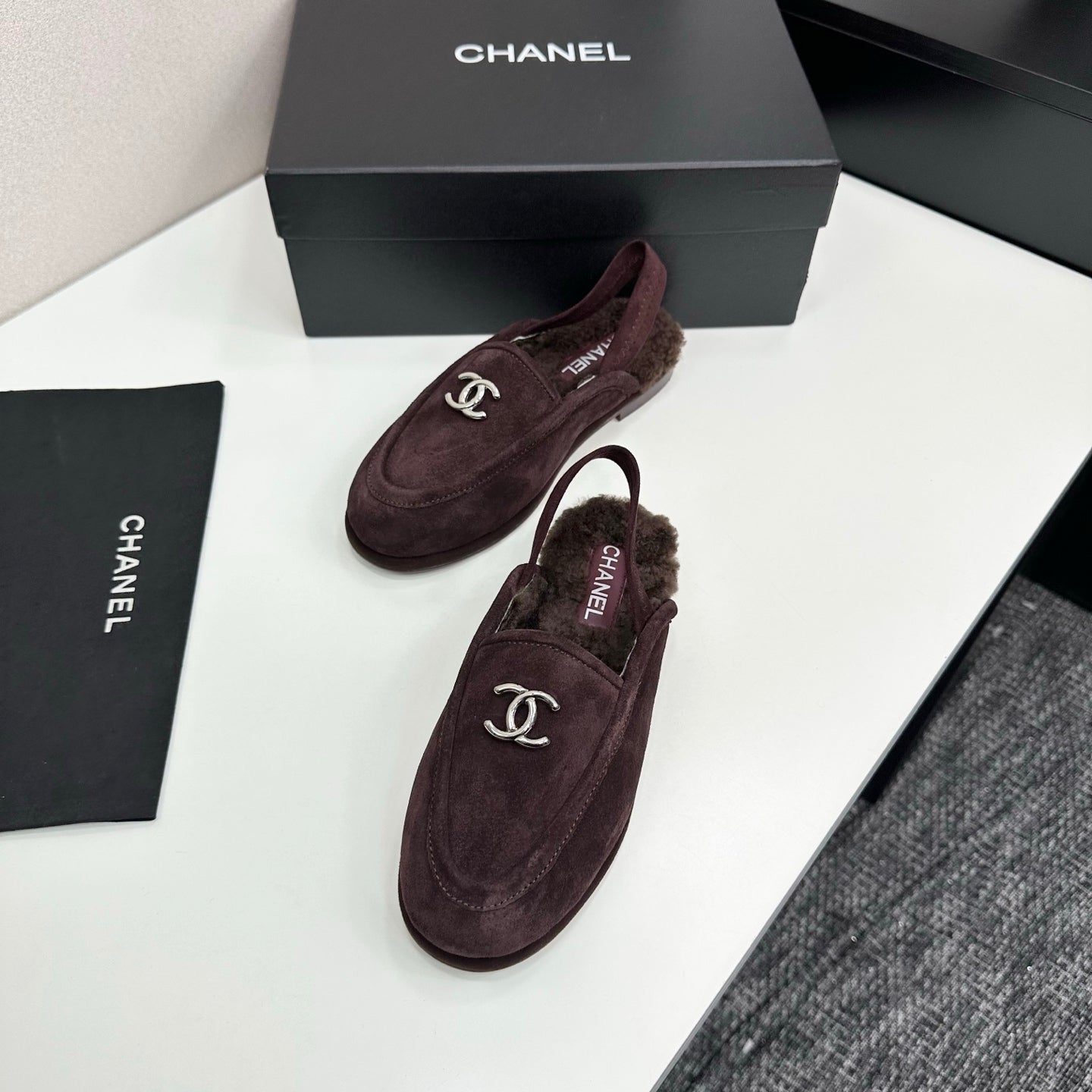 25 Casual suede slippers with fleece lining