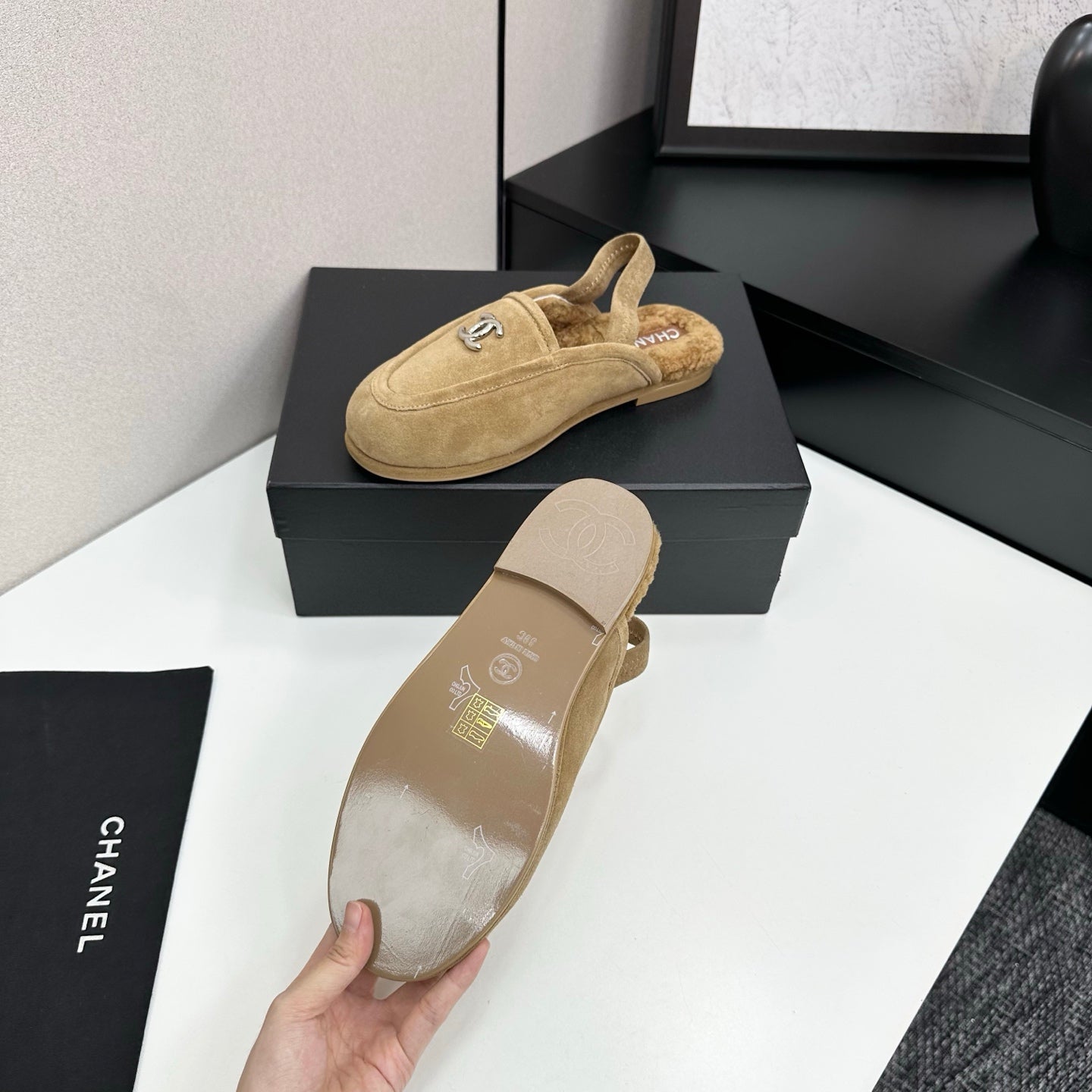 25 Casual suede slippers with fleece lining