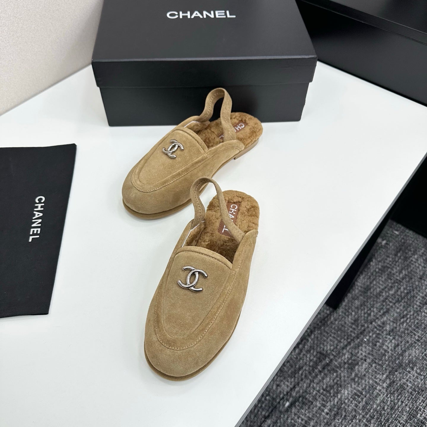 25 Casual suede slippers with fleece lining