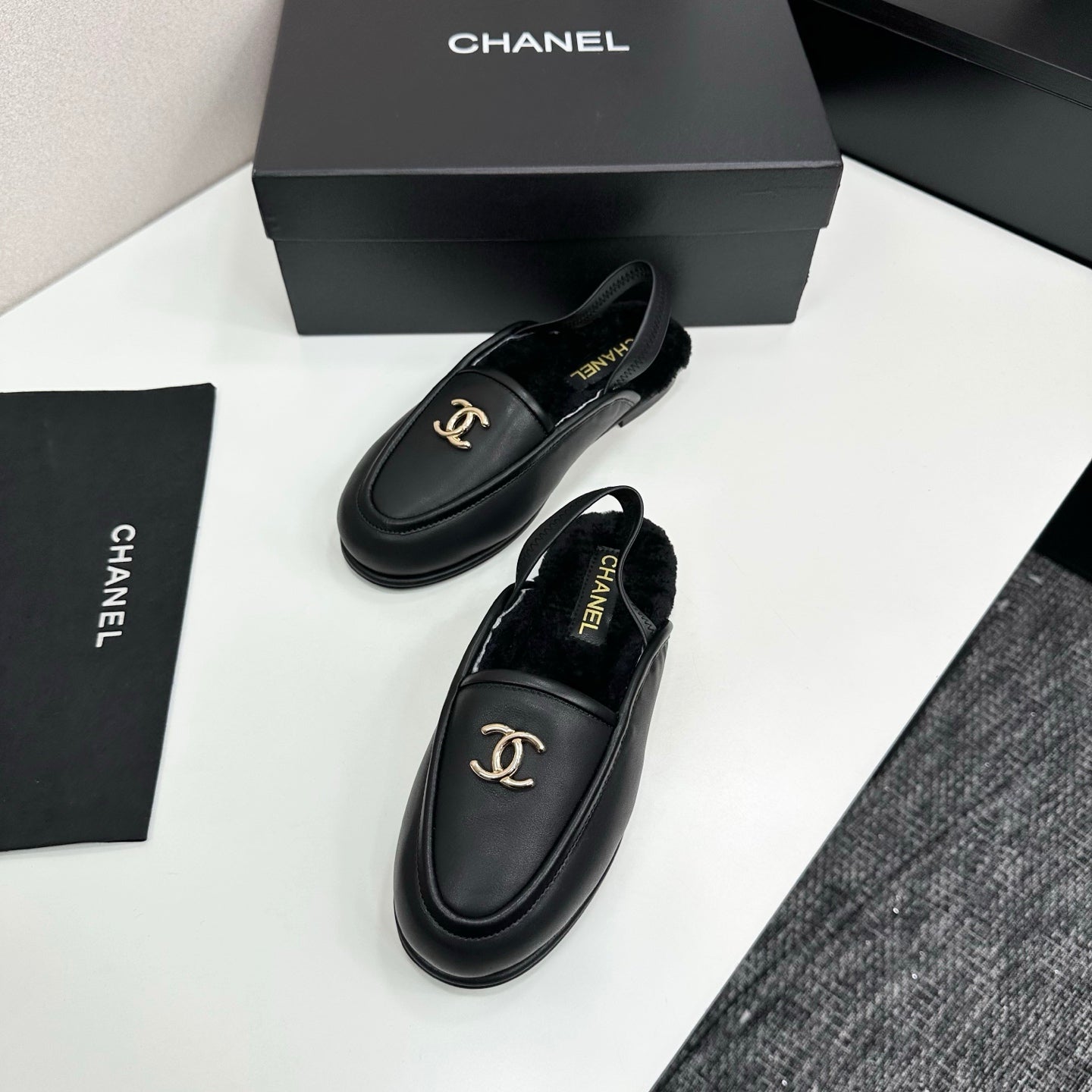 25 Casual suede slippers with fleece lining