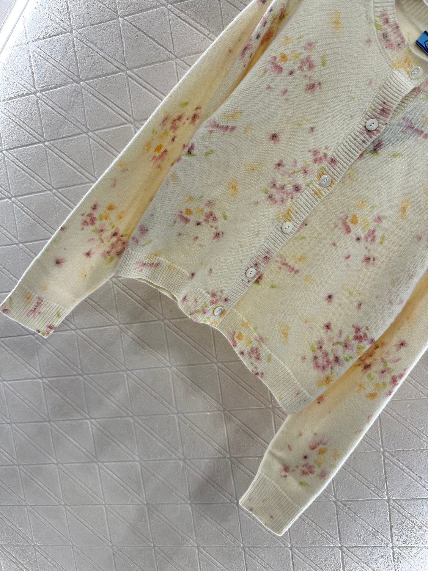 25 Floral light yellow knitted cardigan