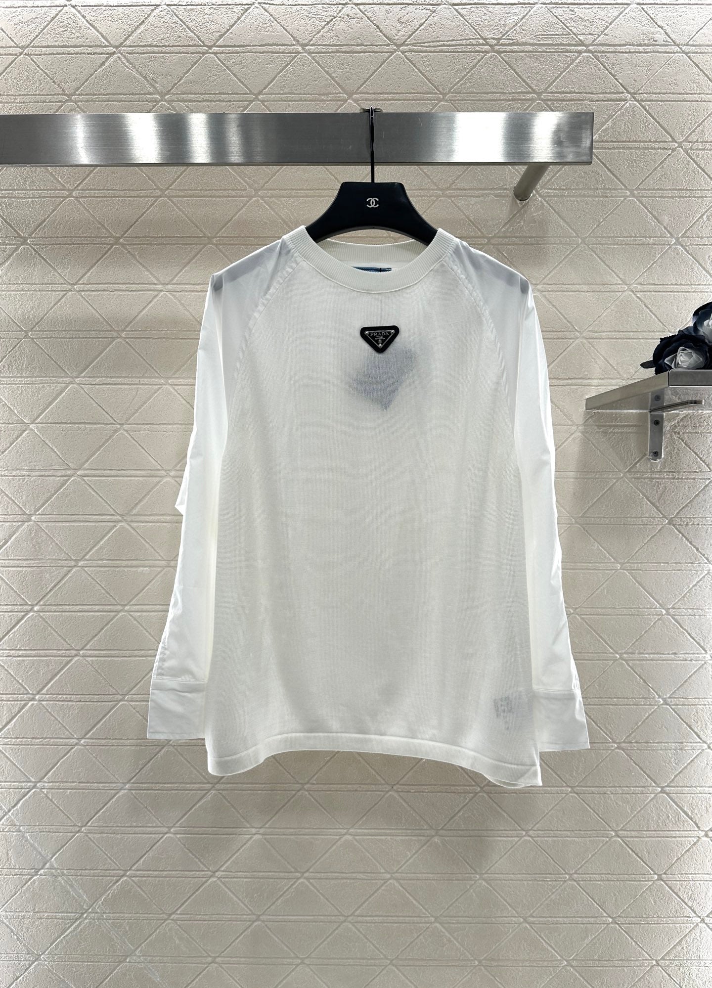 25 Crew neck paneled long-sleeved top