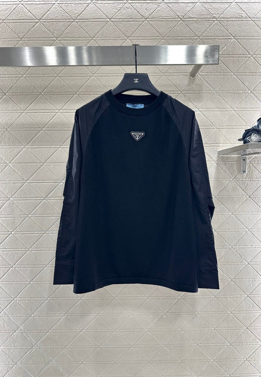 25 Crew neck paneled long-sleeved top