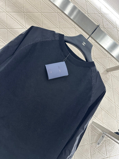 25 Crew neck paneled long-sleeved top