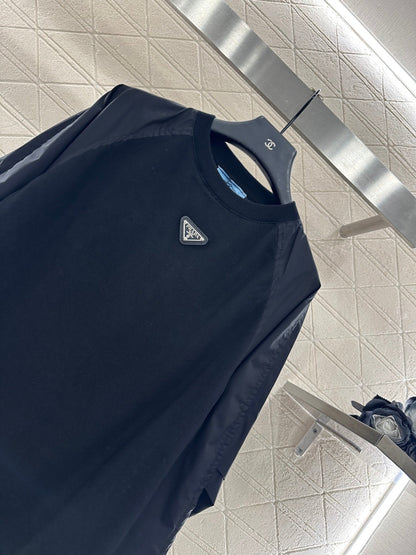 25 Crew neck paneled long-sleeved top