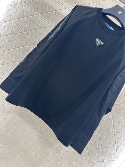 25 Crew neck paneled long-sleeved top