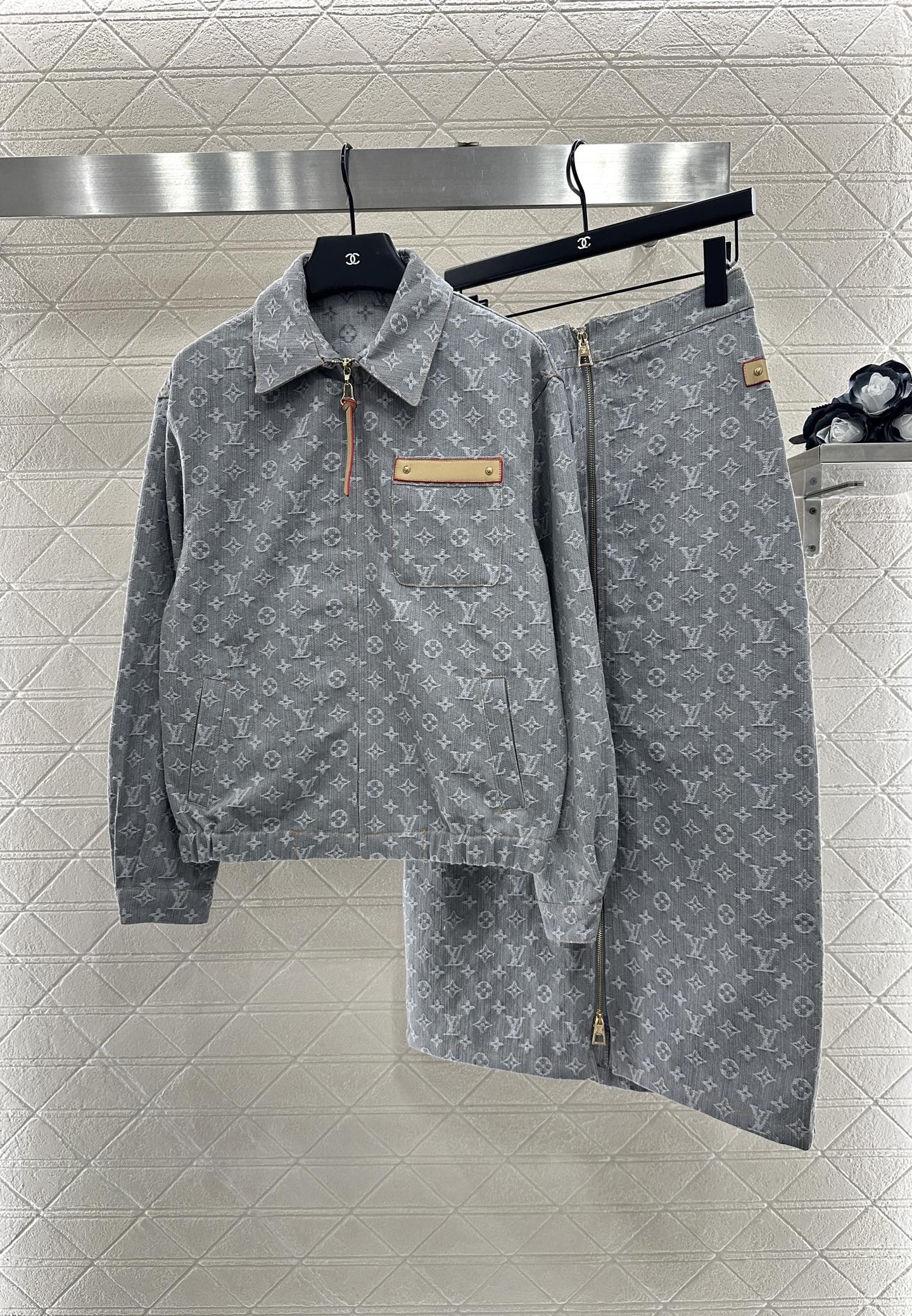 25 Denim jacquard jacket and skirt suit