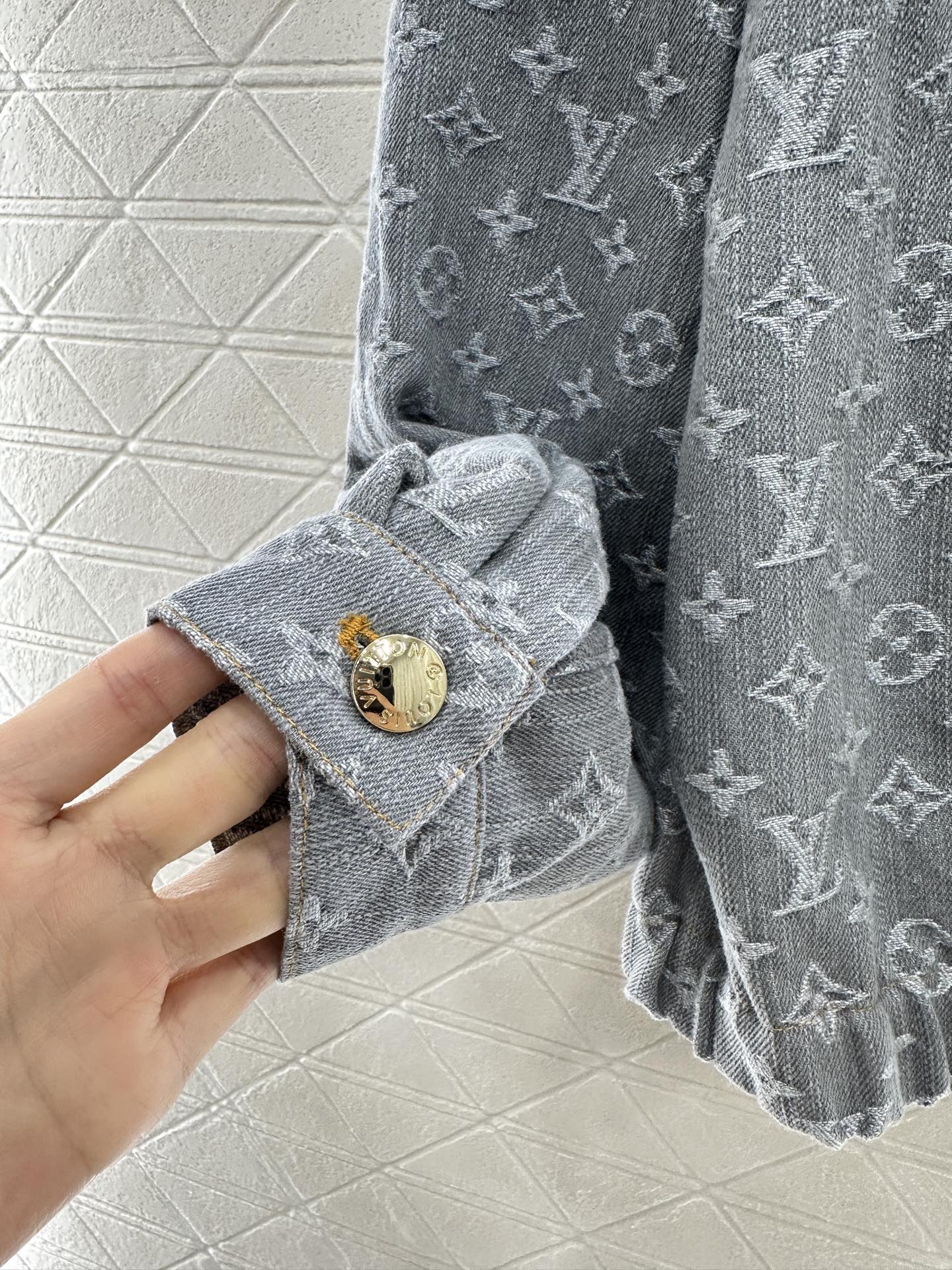 25 Denim jacquard jacket and skirt suit