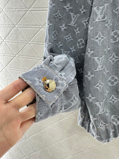 25 Denim jacquard jacket and skirt suit